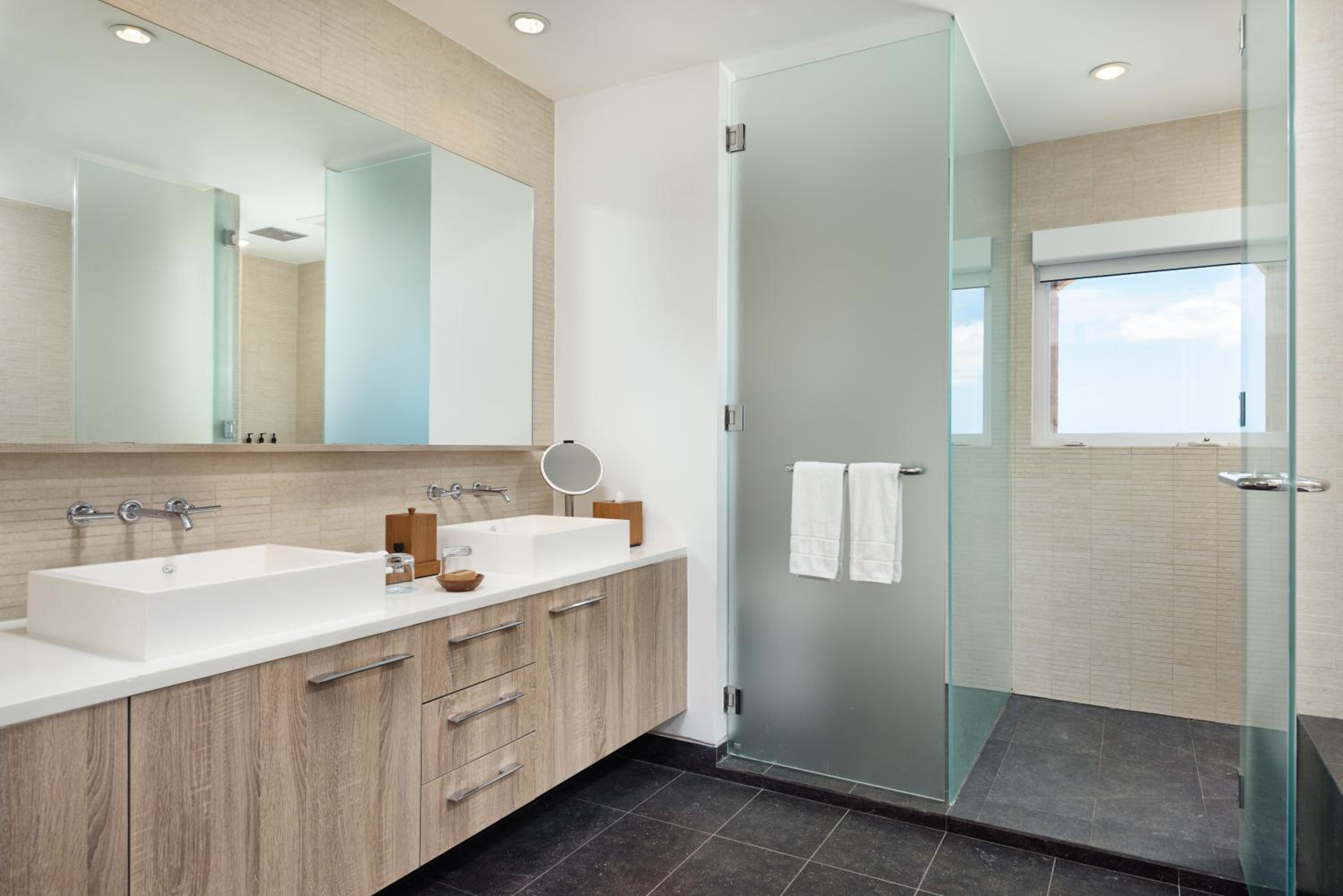 Two-Bedroom Suite - Photo 4