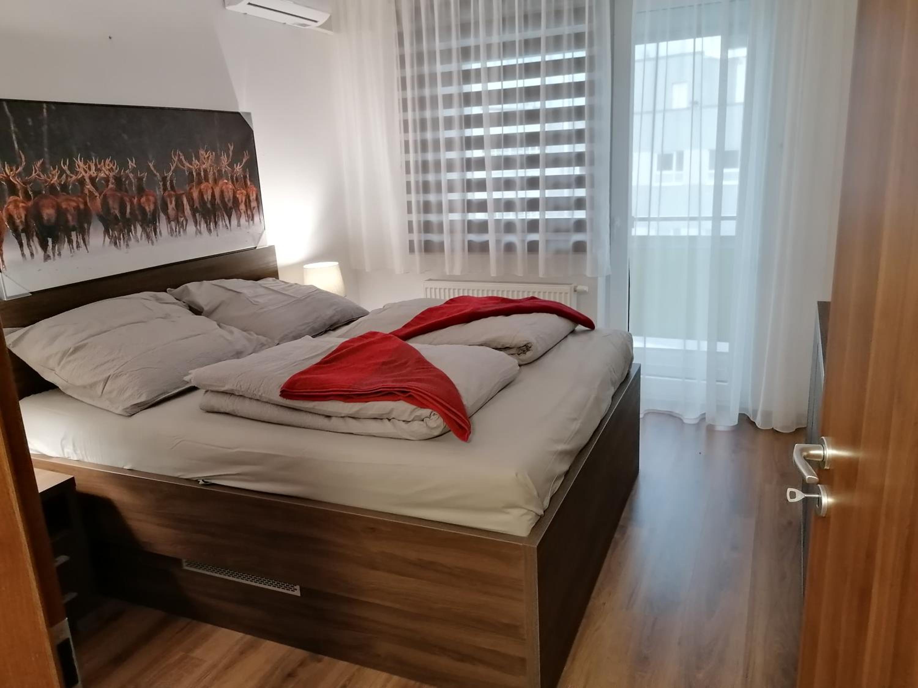 One-Bedroom Apartment - Photo 2