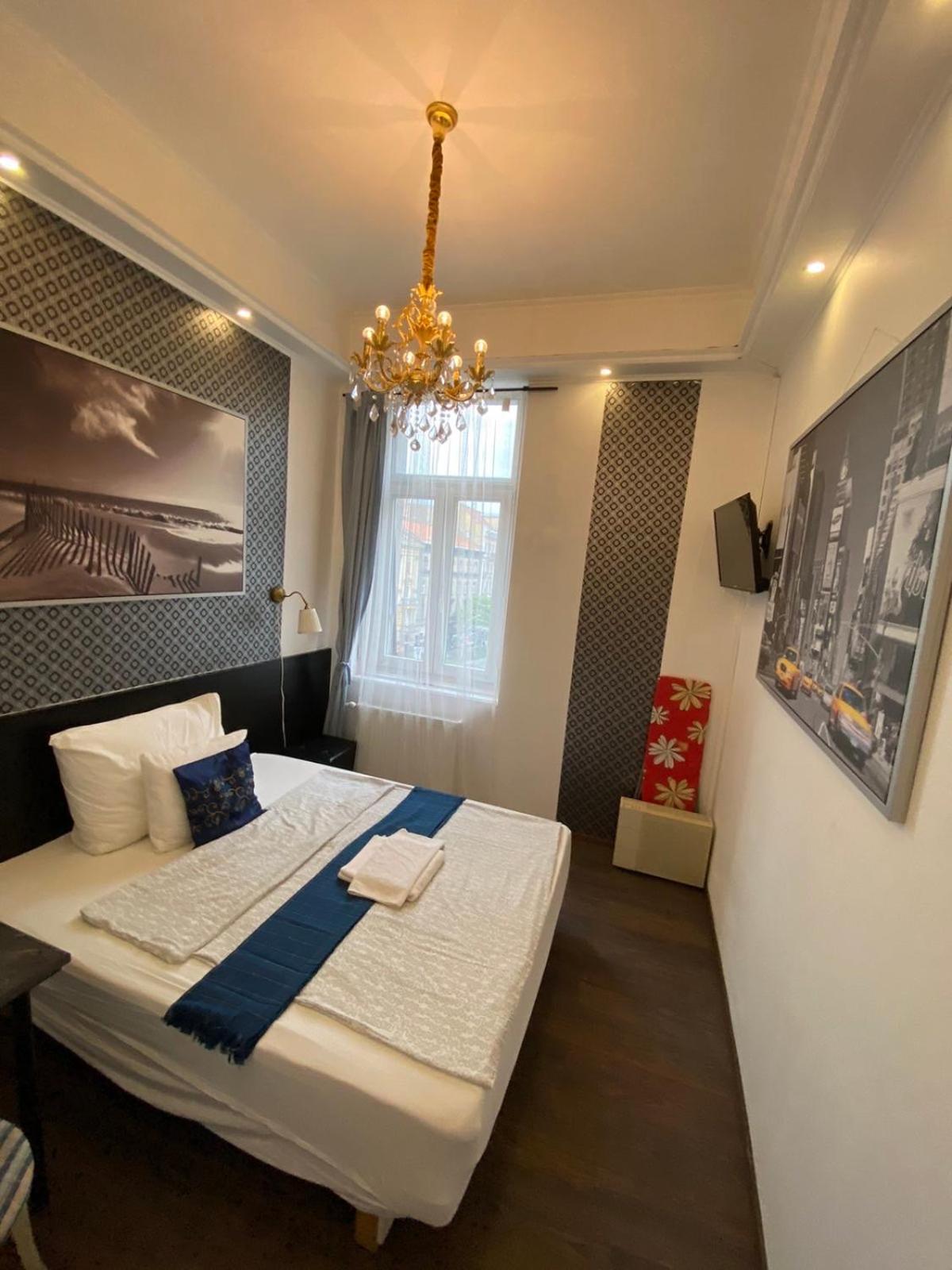 Double Room - Photo 7