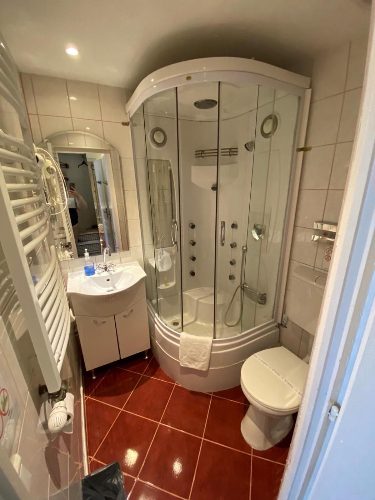 Double Room - Photo 21