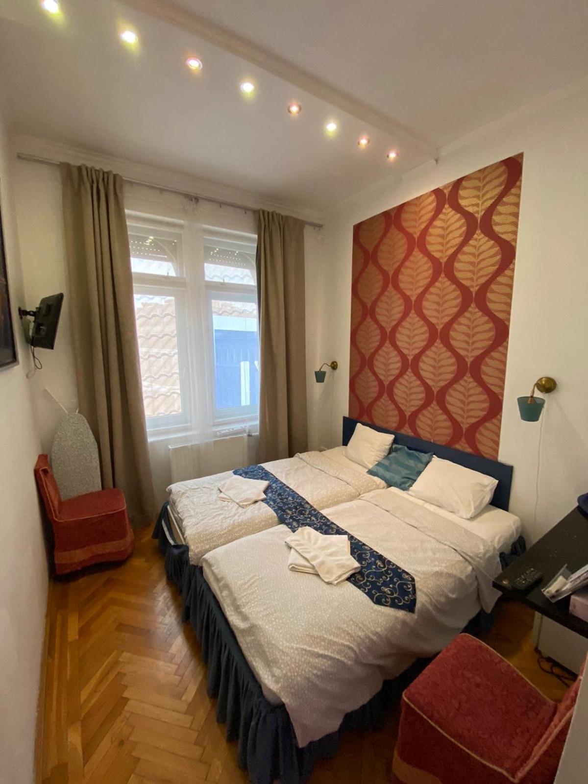 Twin Room - Photo 15