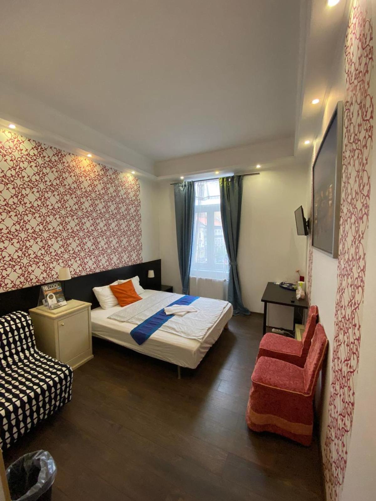 Double Room - Photo 5