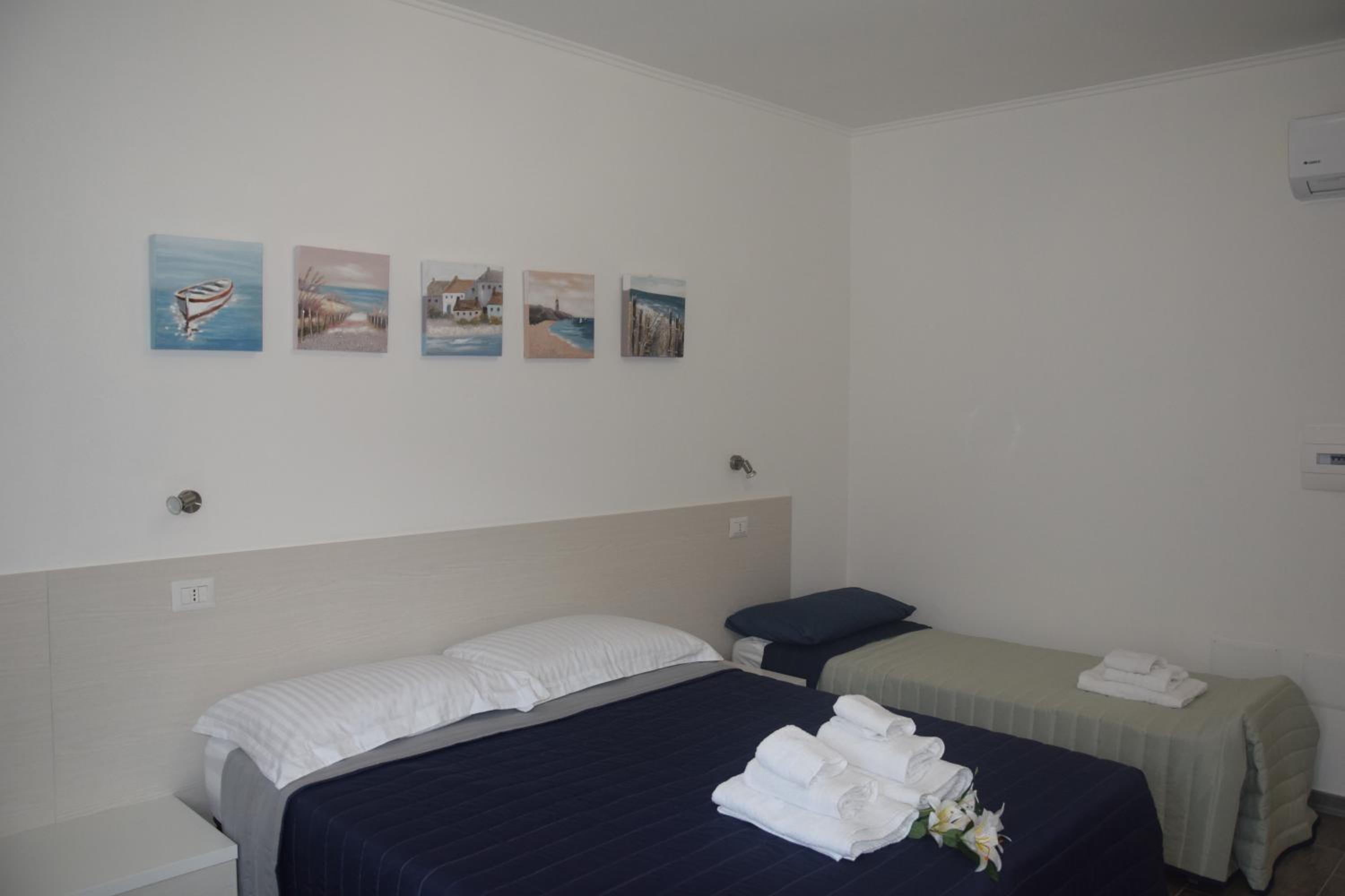 Comfort Triple Room with Shower - Photo 6