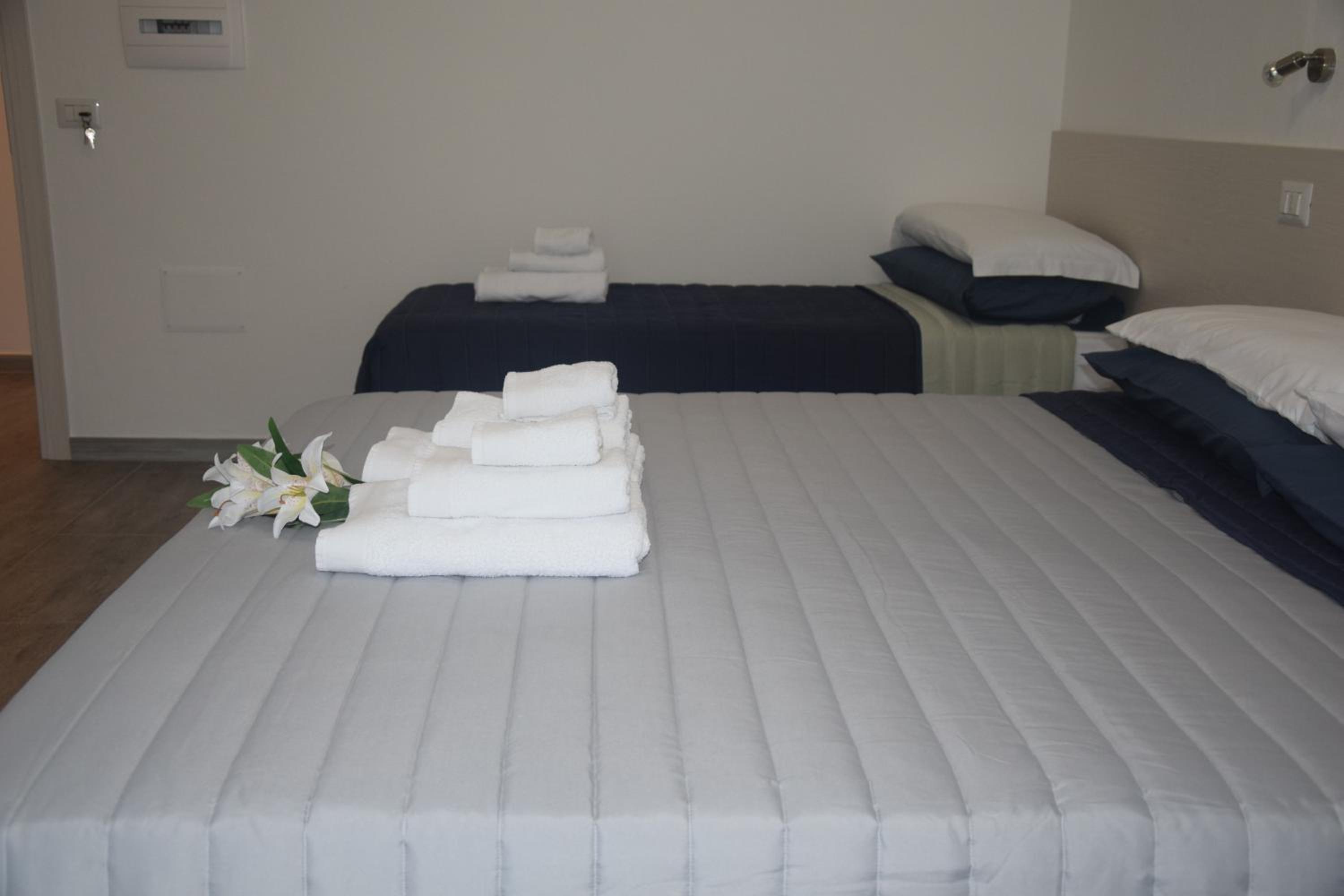 Comfort Triple Room with Shower - Photo 4