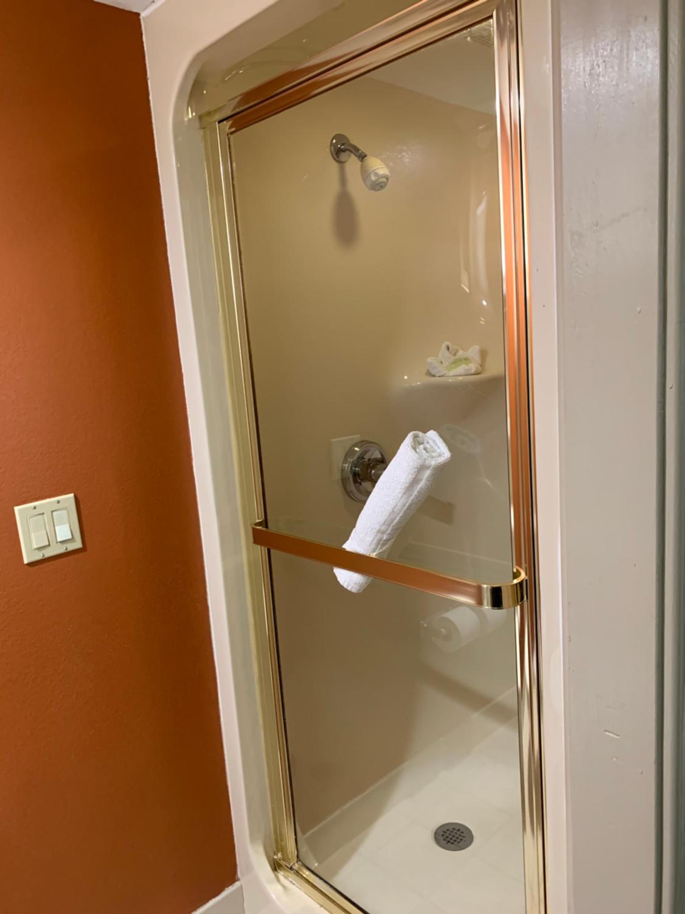 Standard King Room - Non-Smoking  - Photo 2