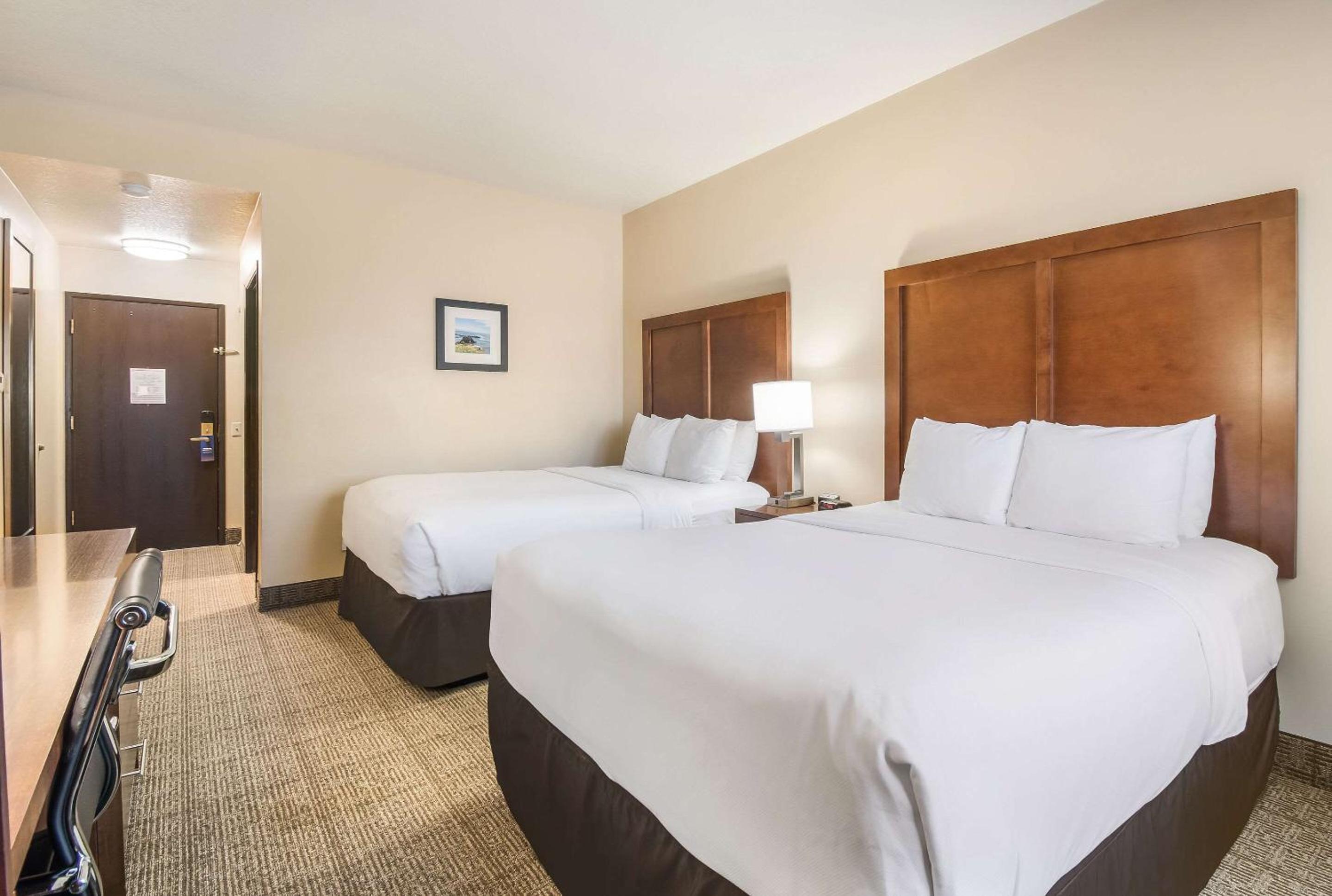 Queen Room with Two Queen Beds - Accessible/Non-Smoking  - Photo 2