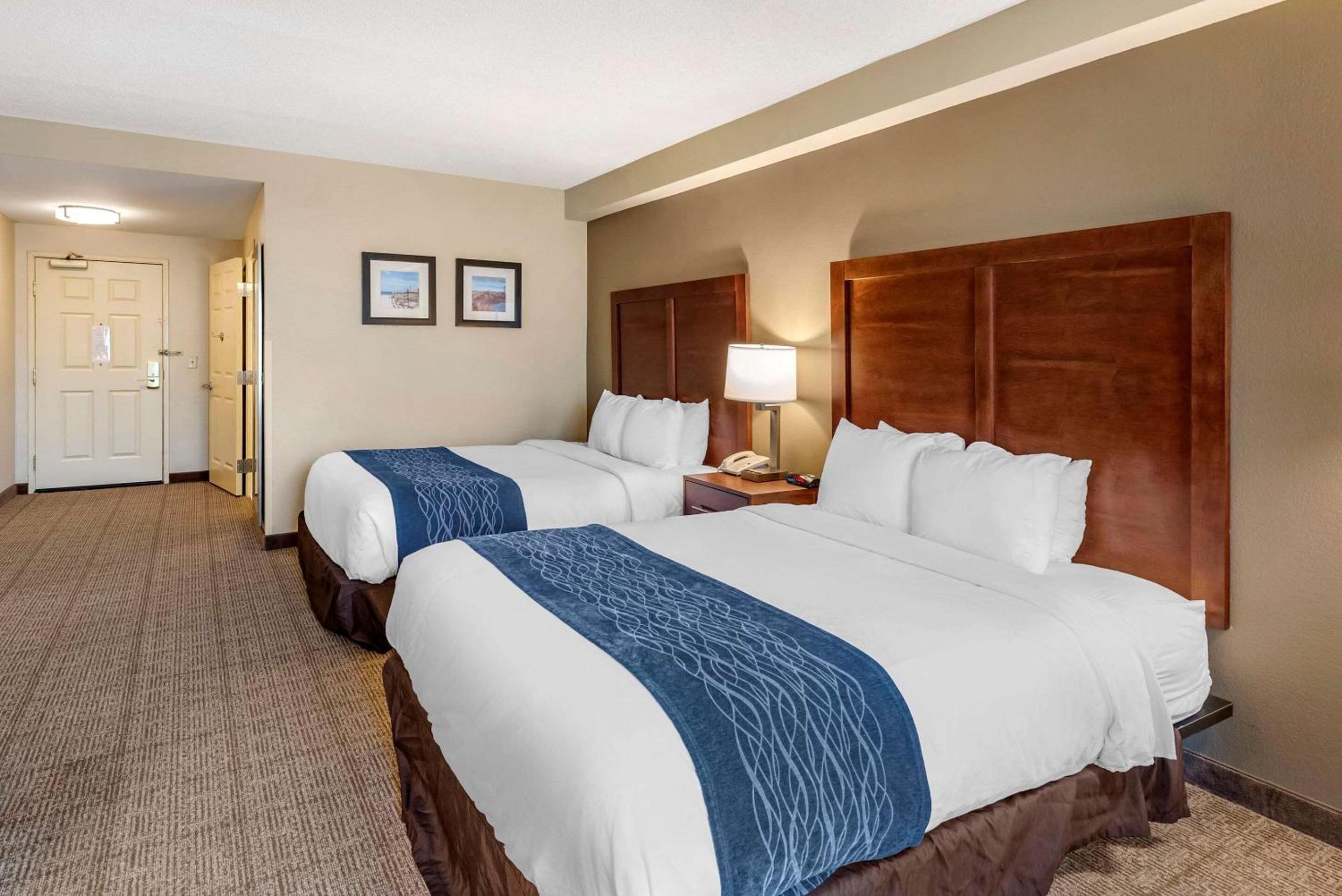 Queen Room with Two Queen Beds - Accessible/Non-Smoking  - Photo 2