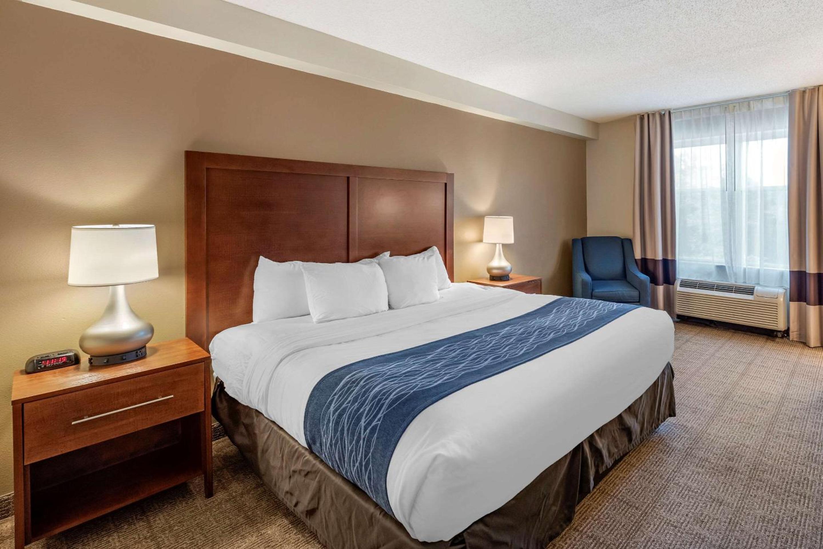 King Room - Accessible/Non-Smoking - Photo 2