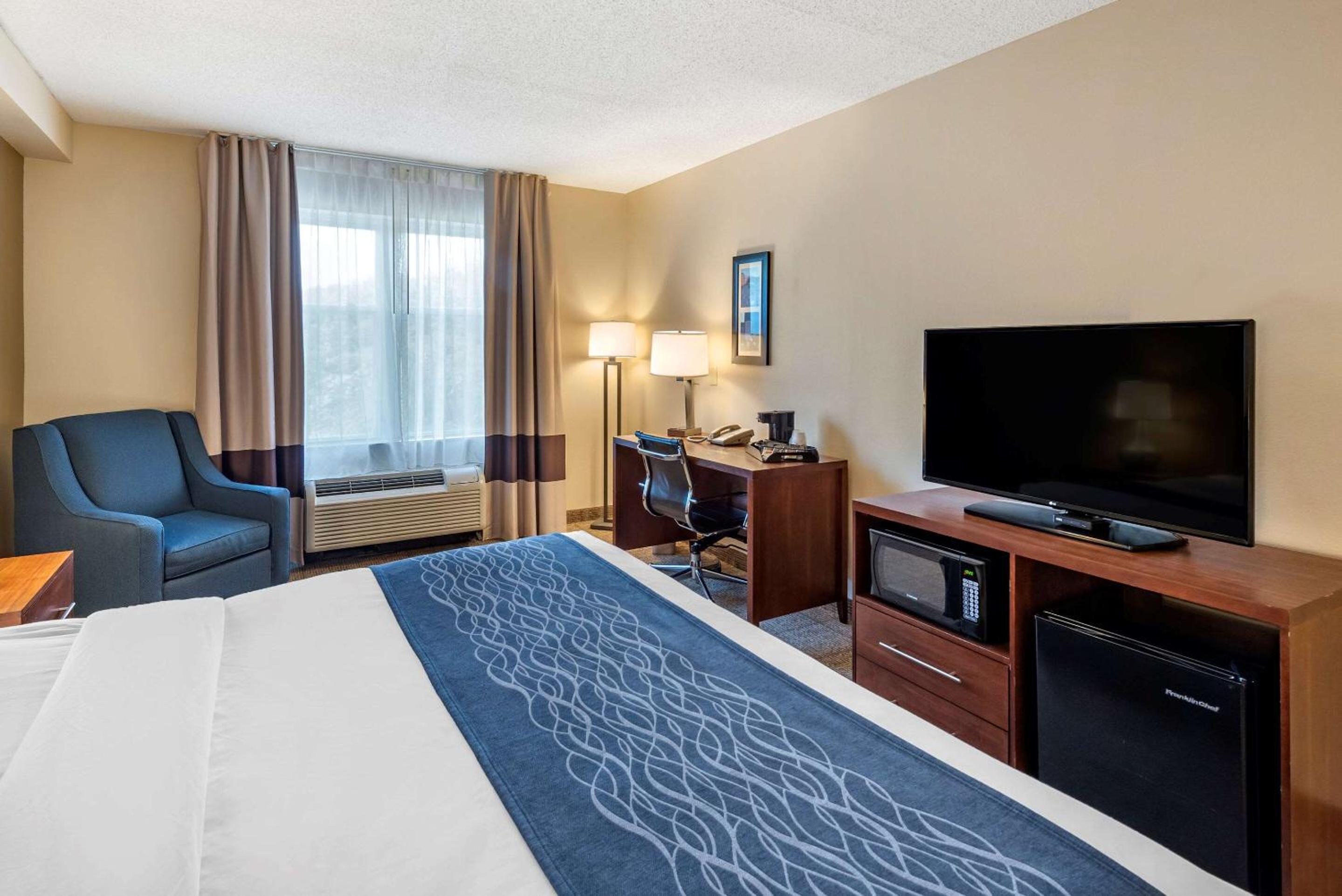 King Room - Accessible/Non-Smoking - Photo 1