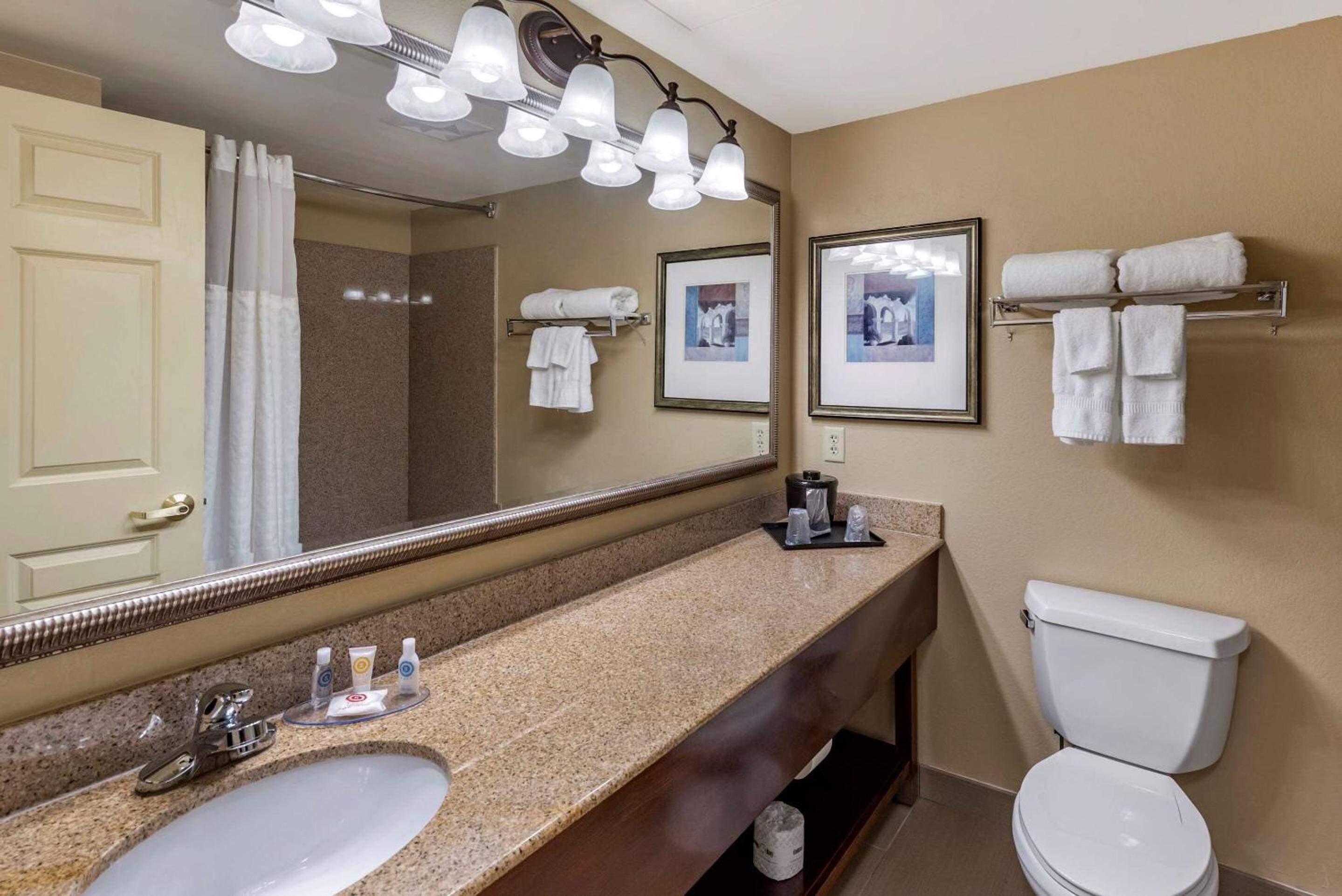 King Room - Non-Smoking - Photo 2