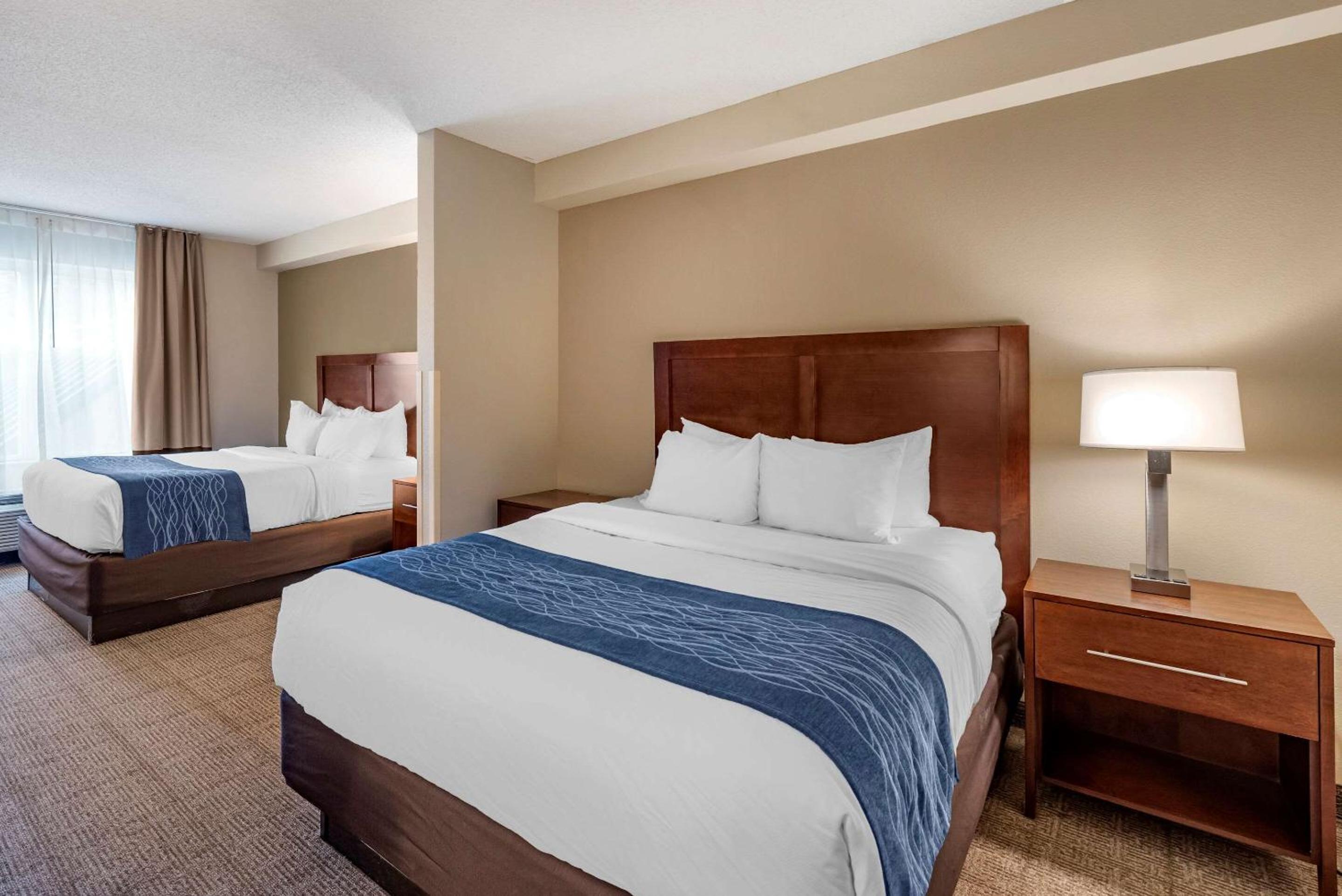 Queen Room with Two Queen Beds - Non-Smoking - Photo 1