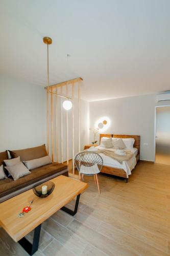 Junior Suite with Pool View - Photo 1