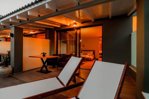 Junior Suite with Pool View - Photo 8