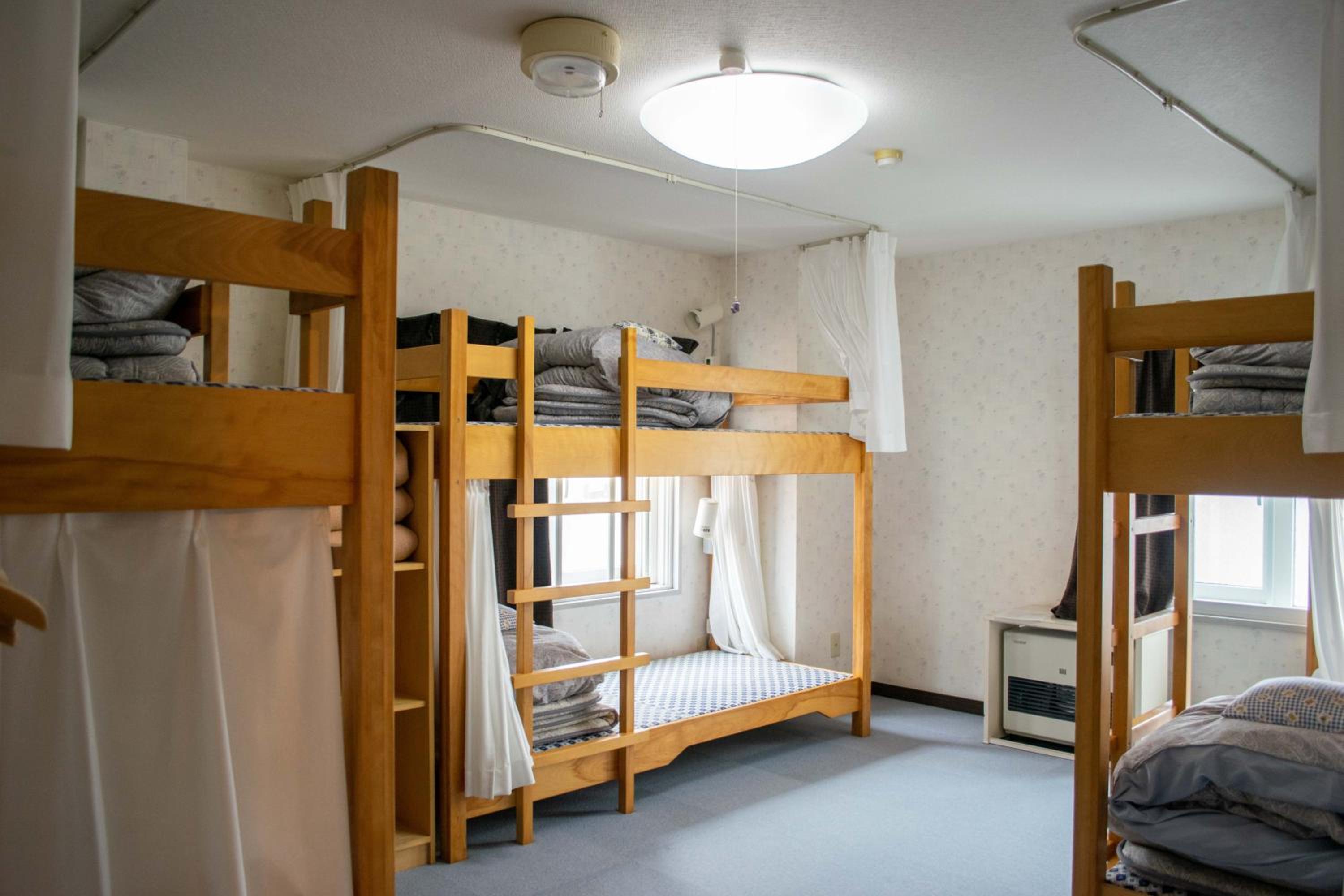 Bed in 6-Bed Mixed Dormitory Room photo 3
