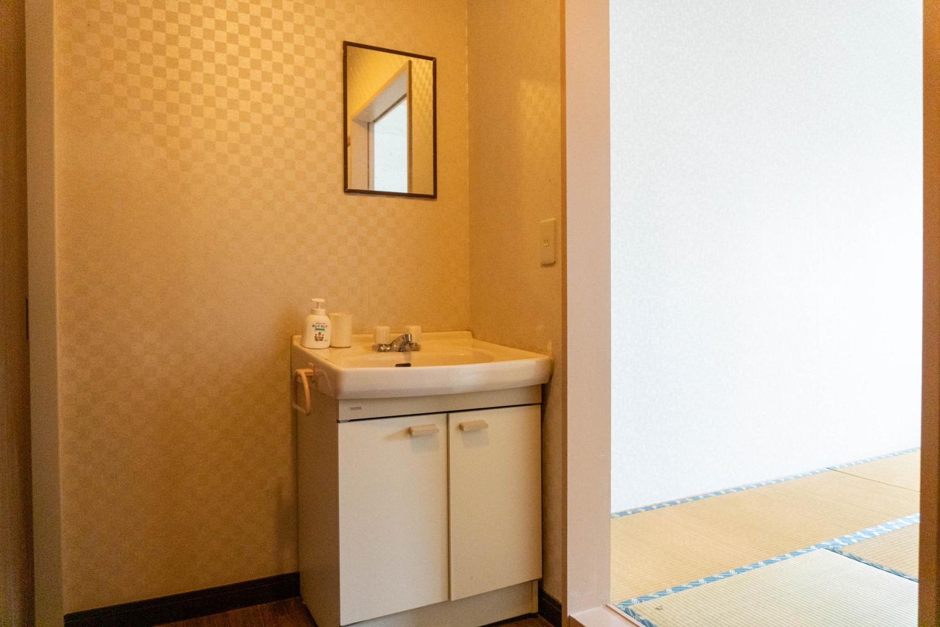 Japanese-Style Quadruple Room photo 3