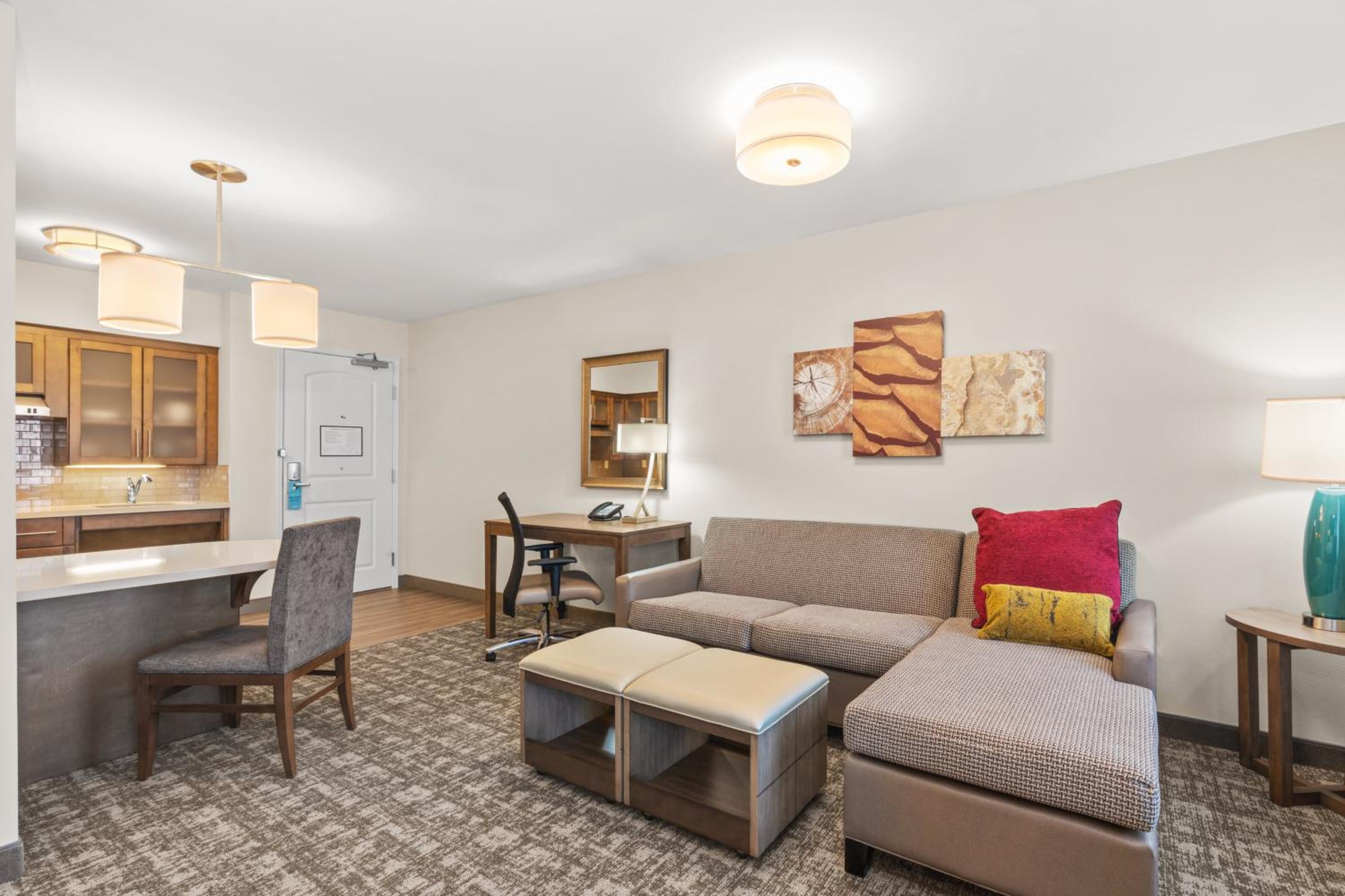 Queen Studio Suite - Communications Accessible photo 2