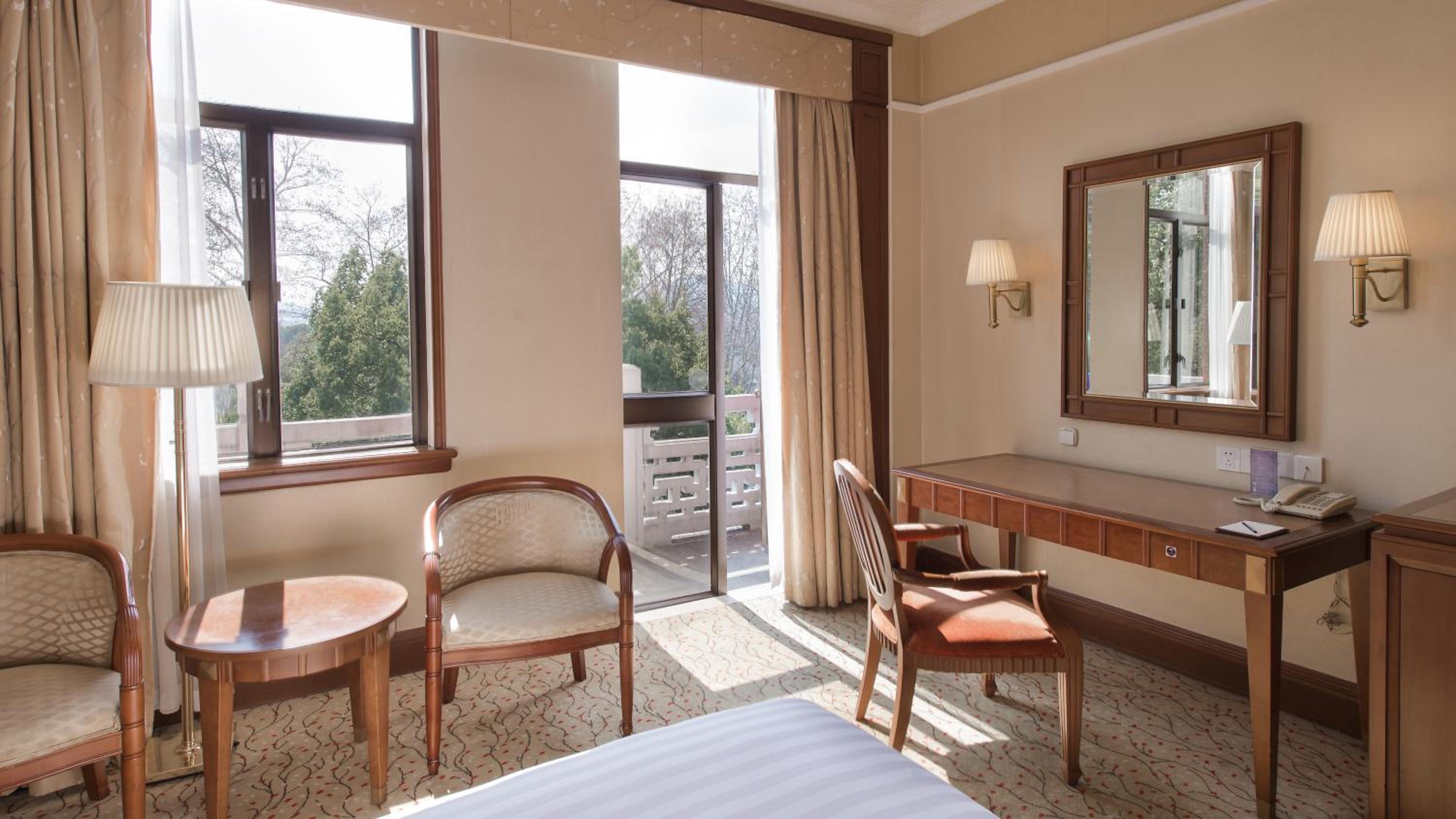 Lakeside King Bed Room photo 1