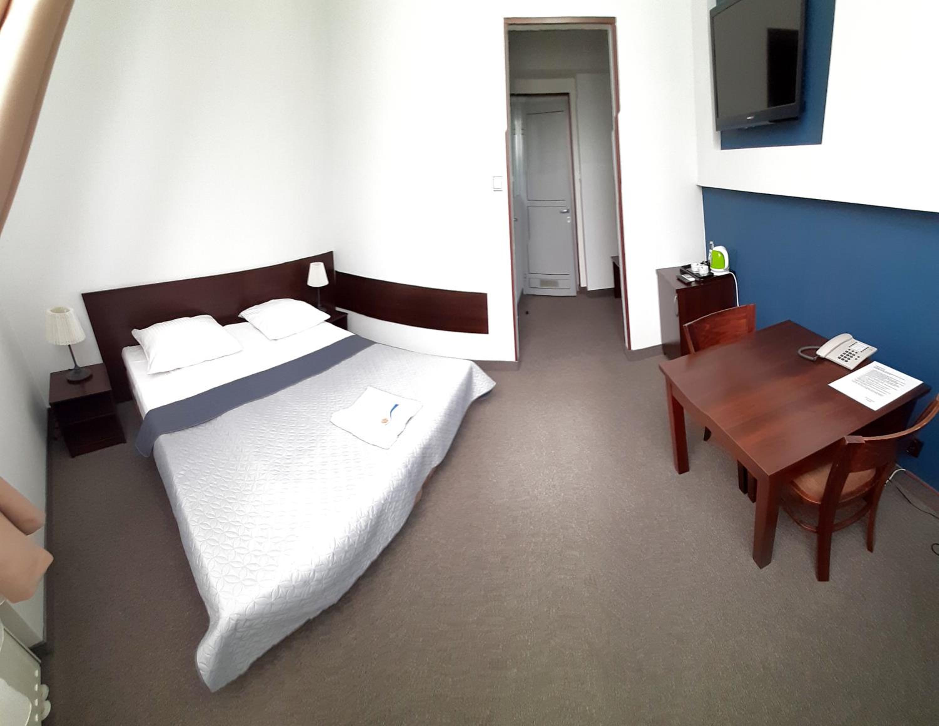 Double or Twin Room - Photo 8