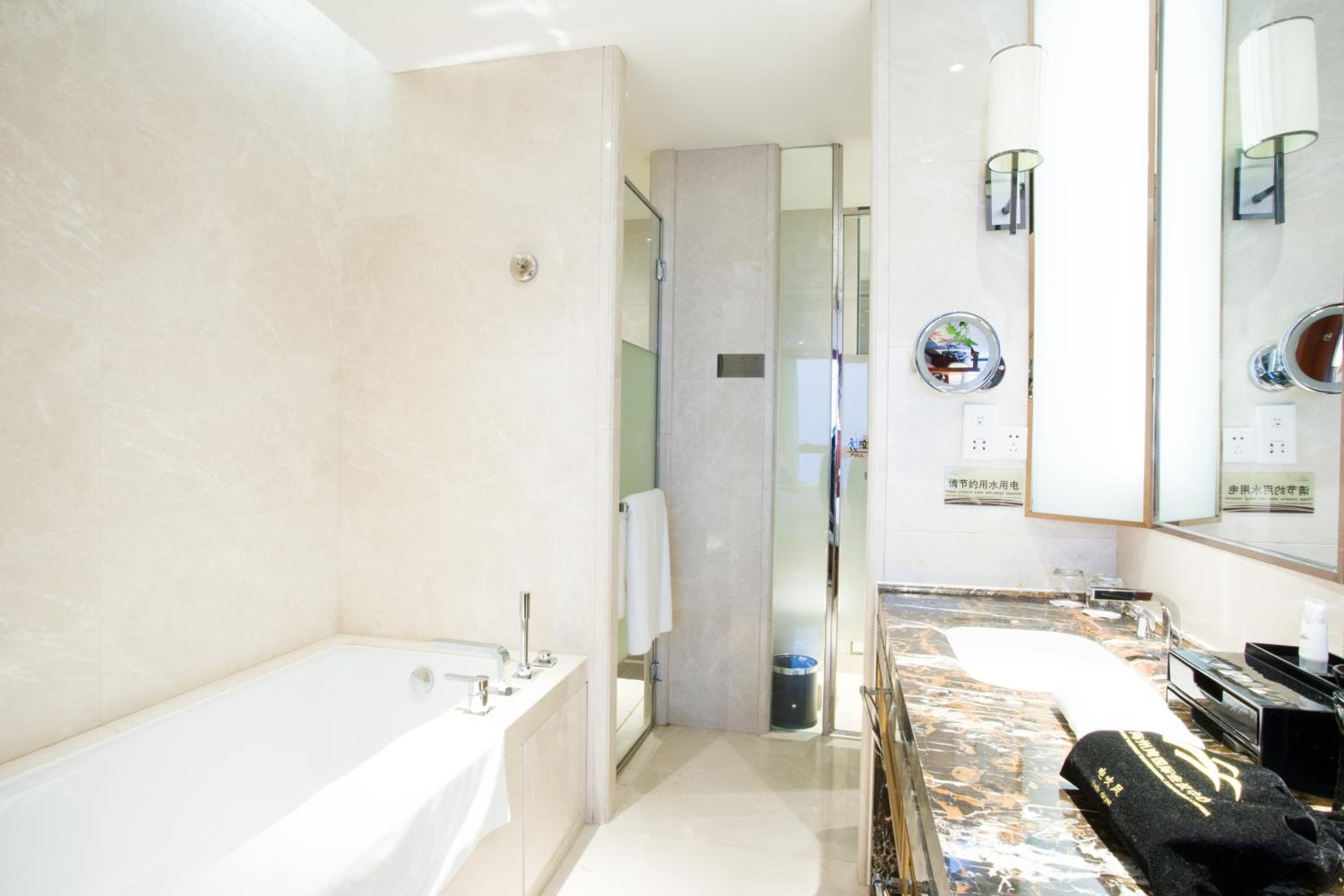 Deluxe Suite photo 2