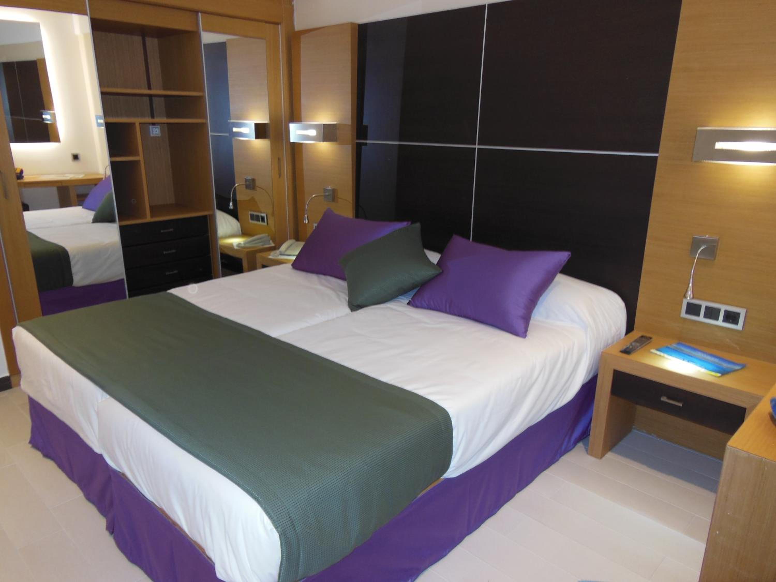 Twin Room - Photo 8