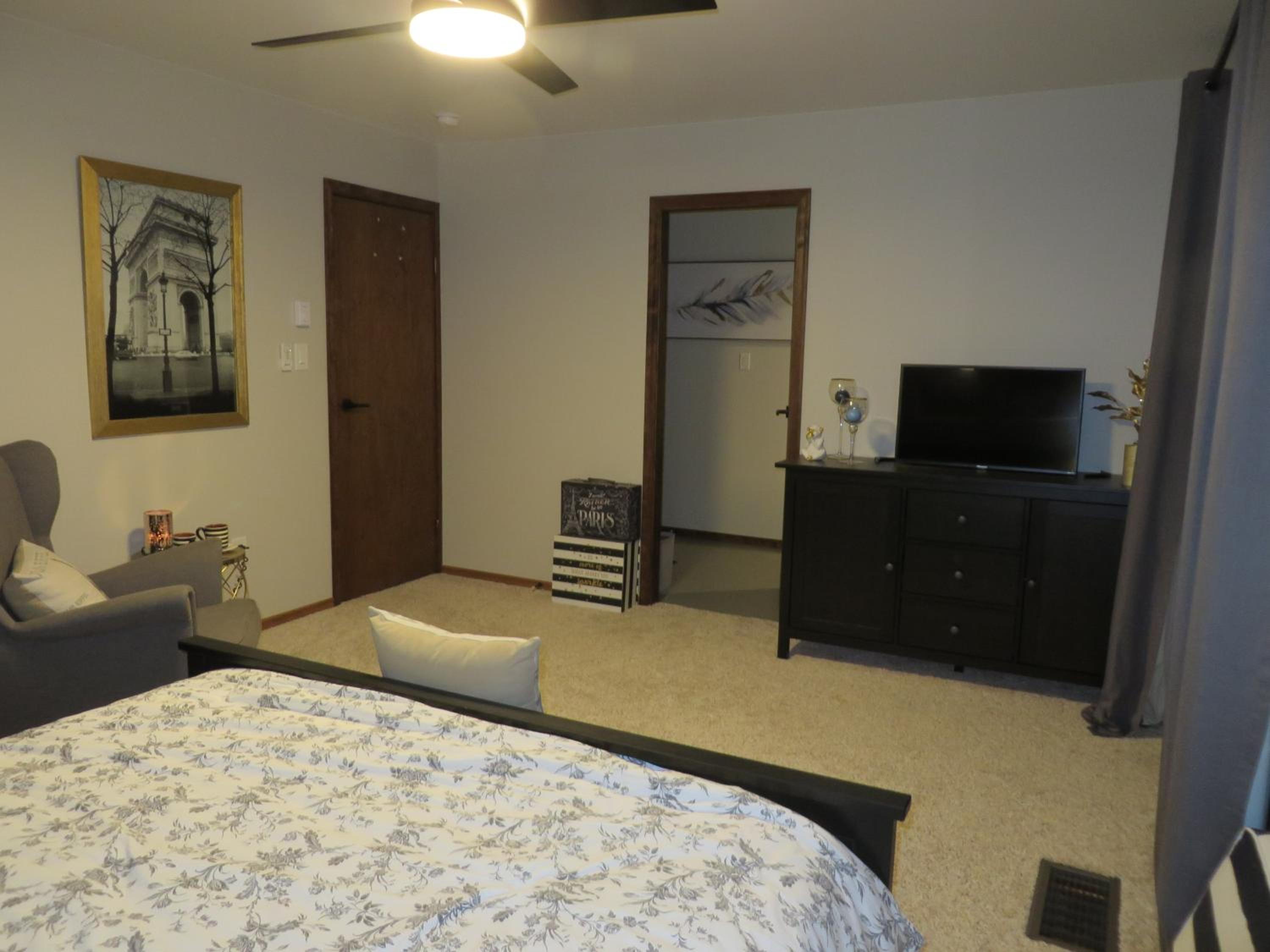 Queen Room with Balcony photo 3