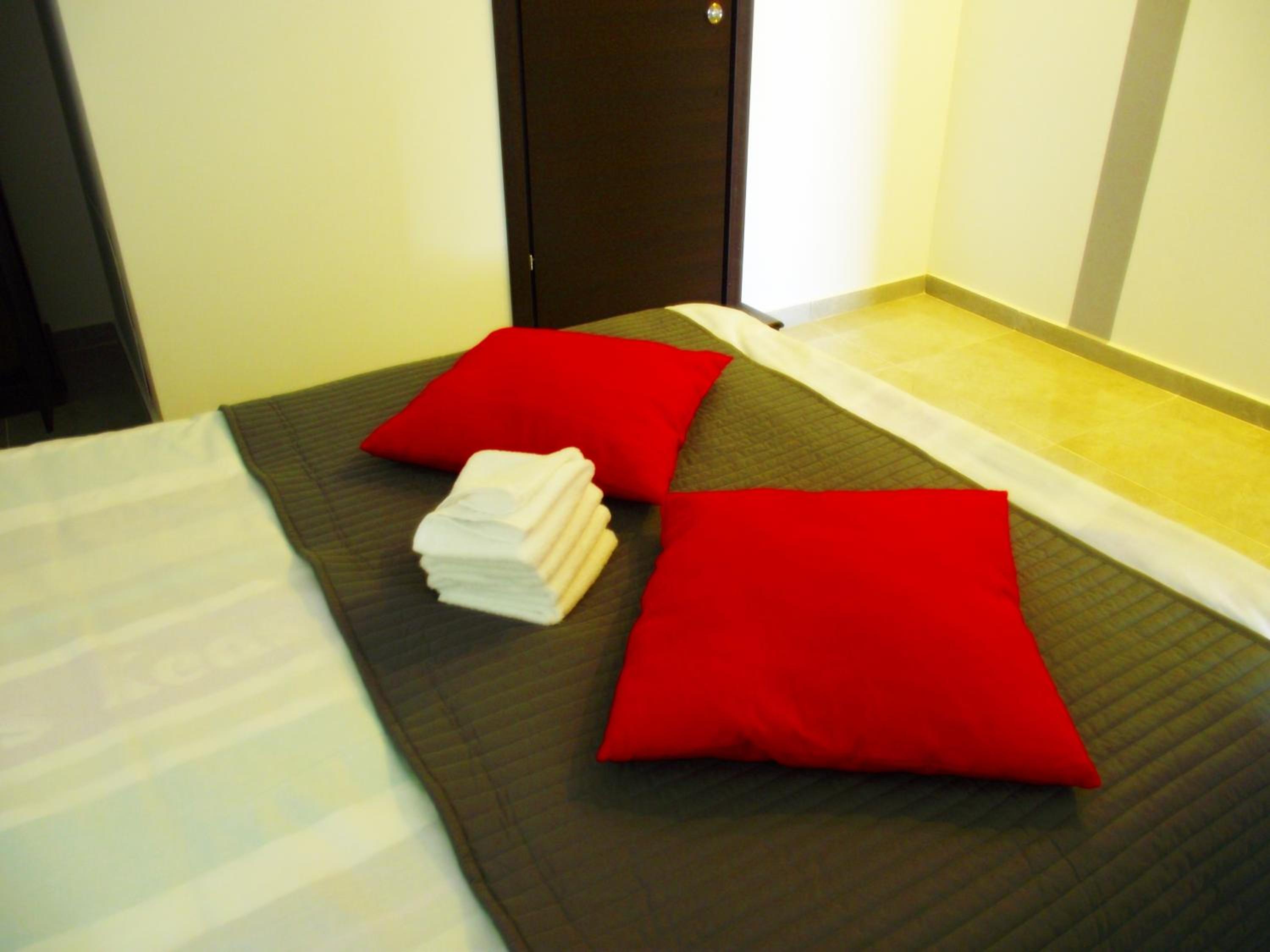 One-Bedroom Apartment photo 2