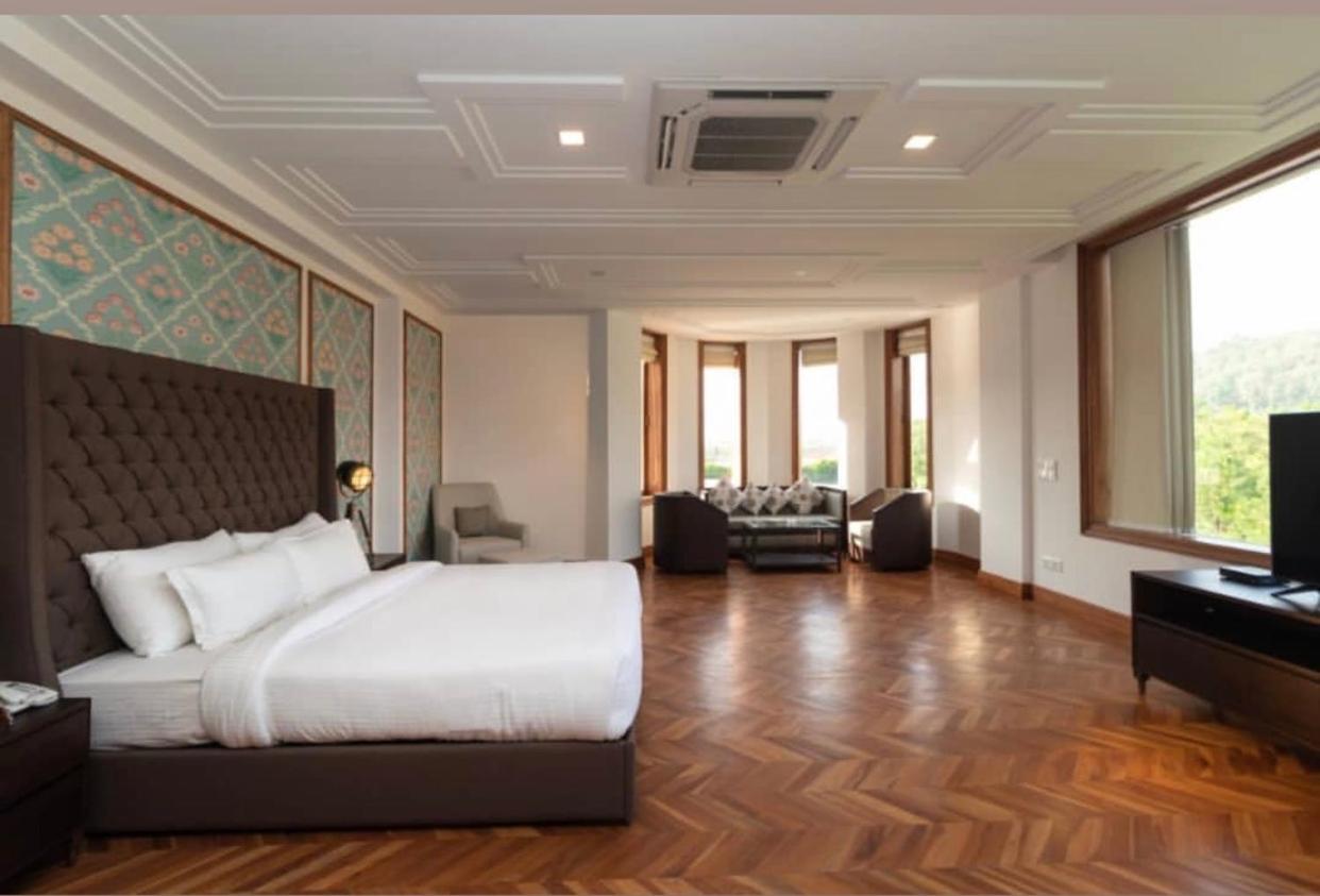 Deluxe Suite