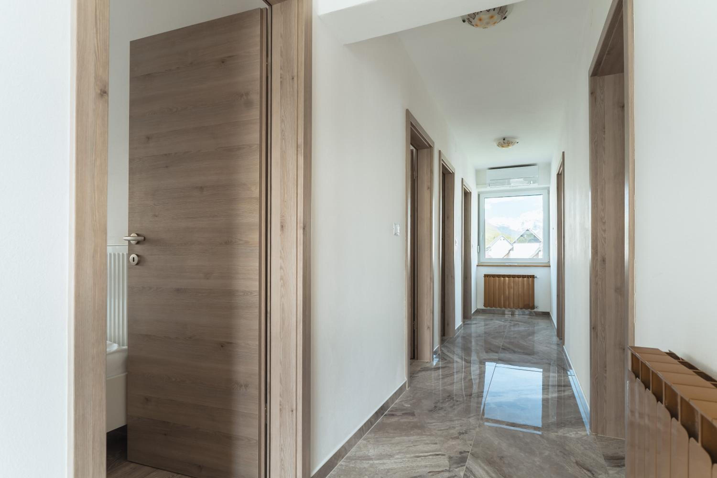 Apartment with Balcony - Photo 6