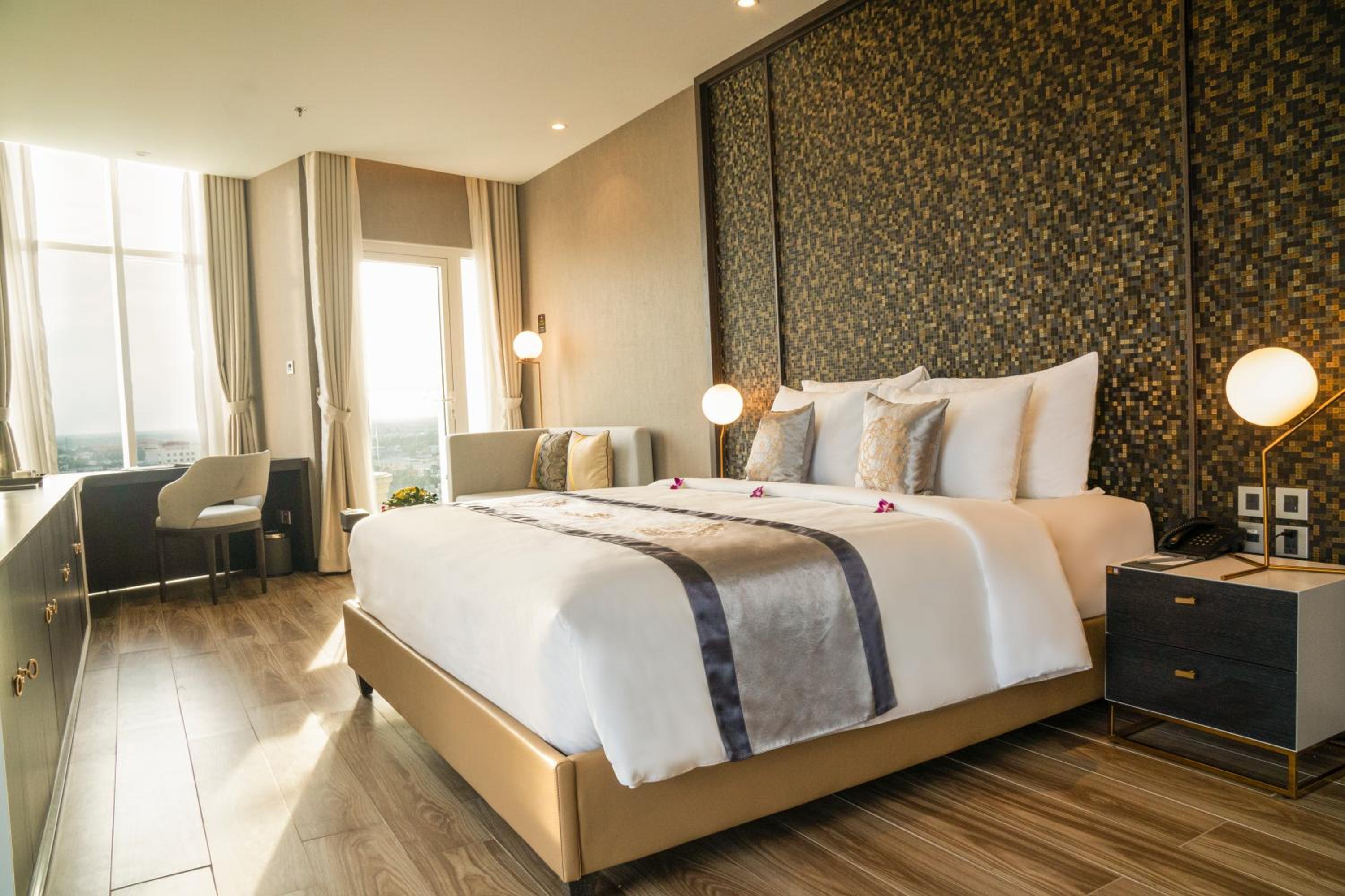 Premier King Room photo 1