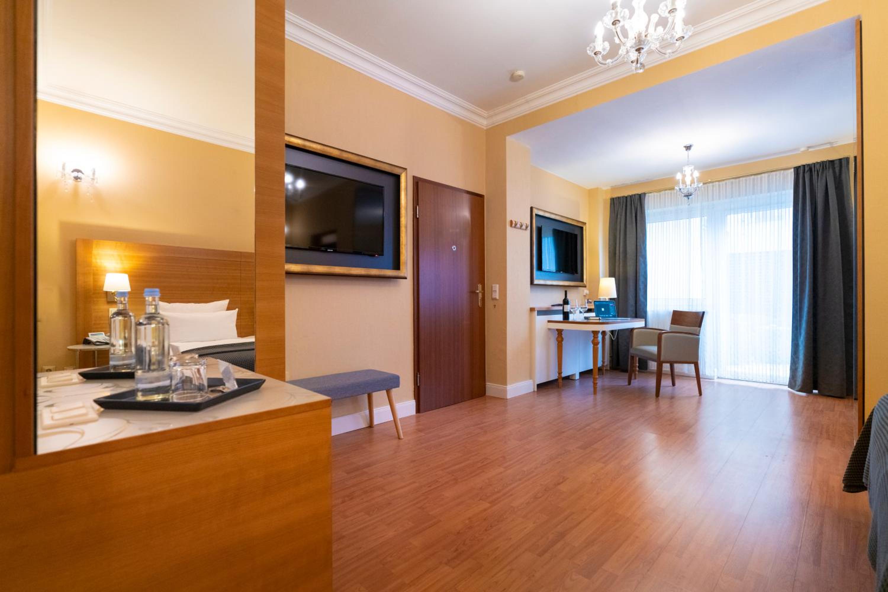 Deluxe Double or Twin Room - Photo 13