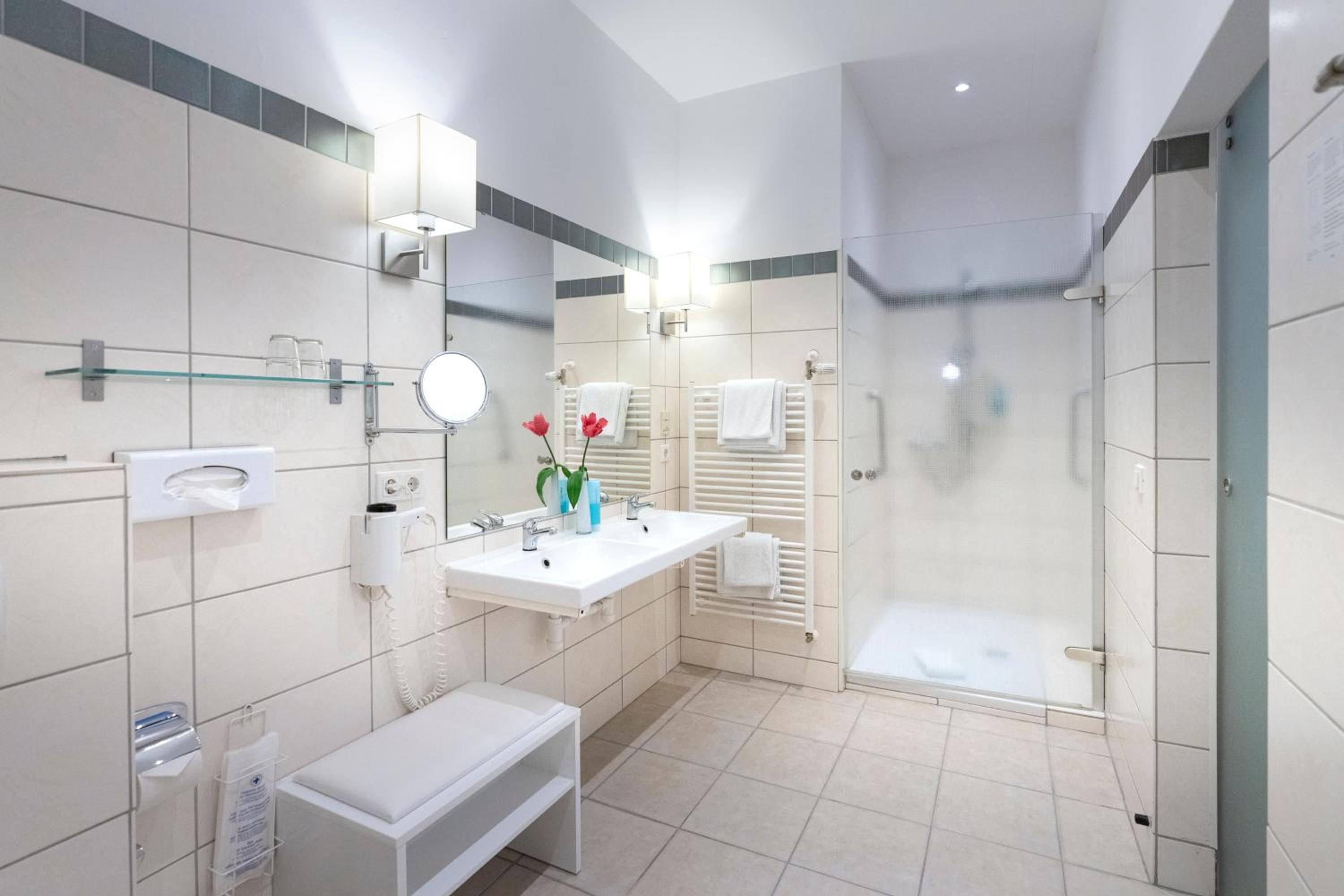 Deluxe Double or Twin Room - Photo 10