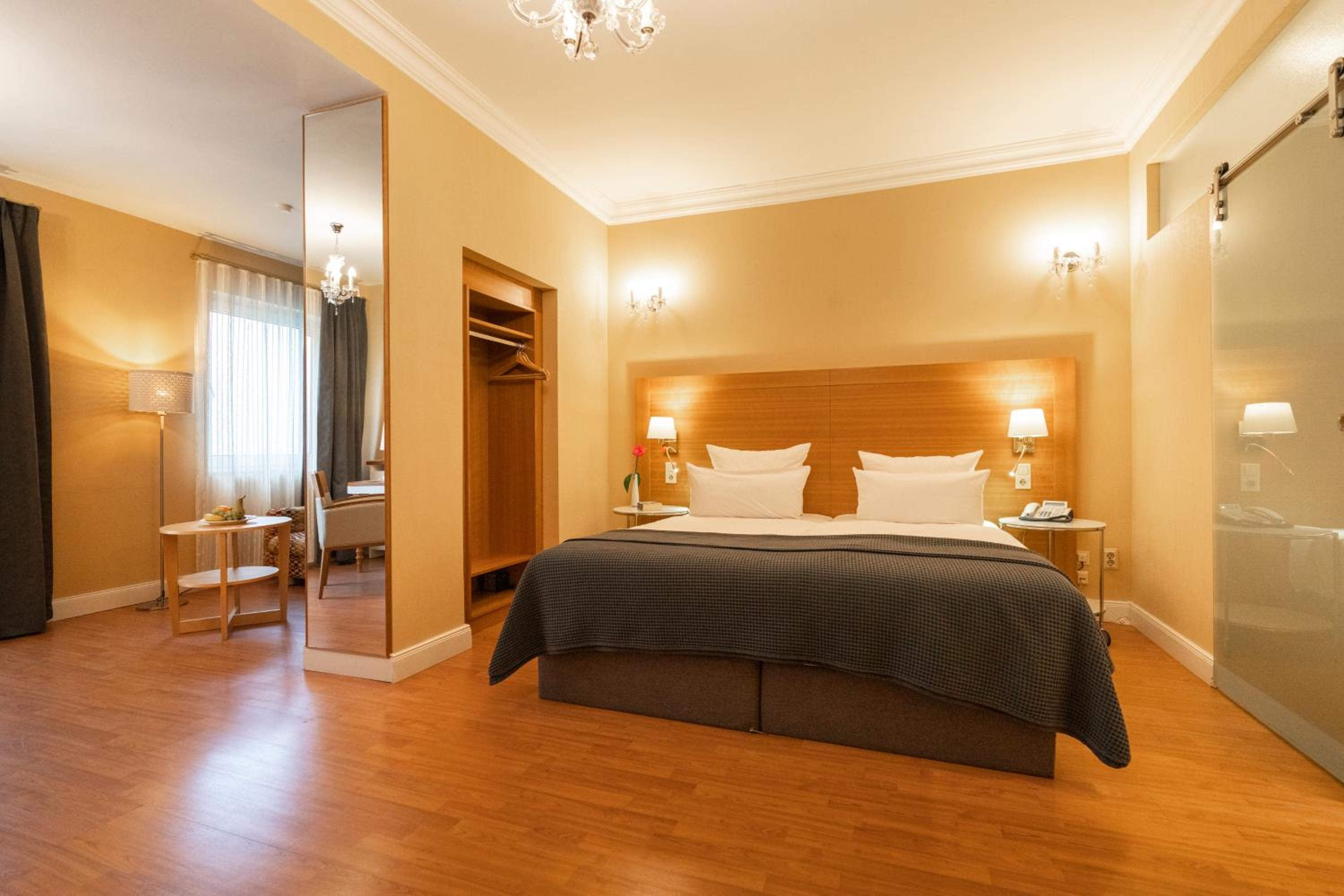 Deluxe Double or Twin Room - Photo 12