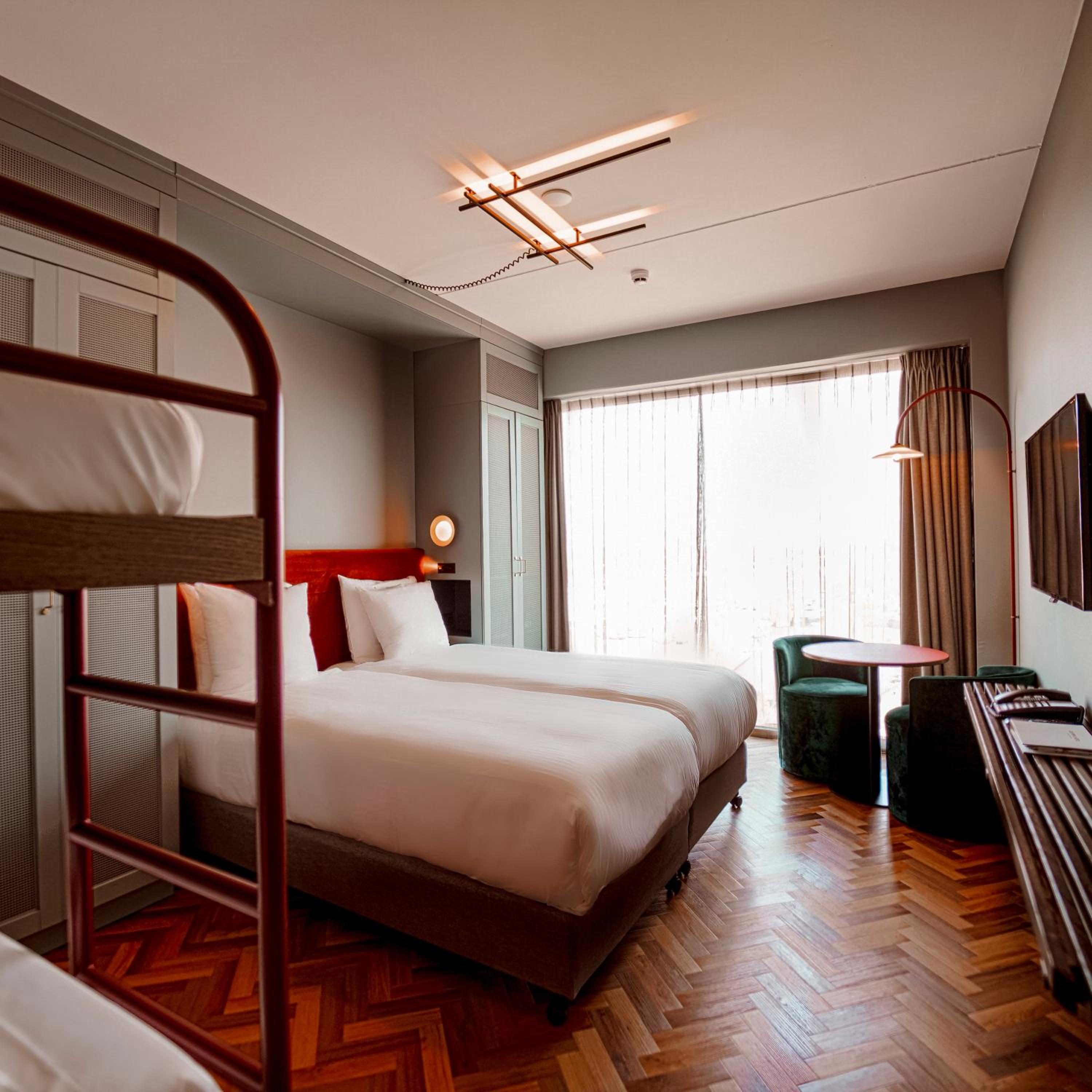 Top 10 Hotels in Amsterdam, Netherlands with No Carpet (Verified)