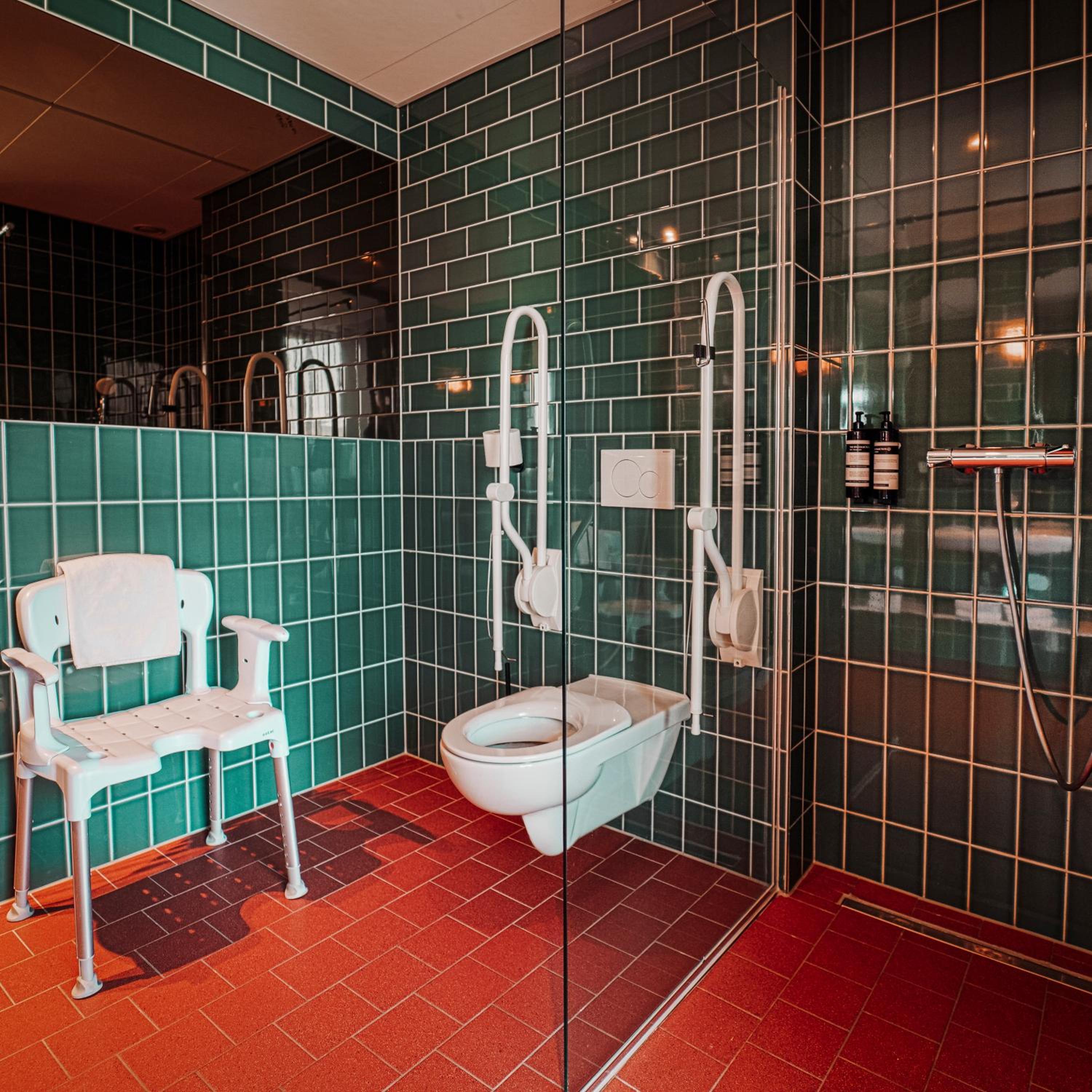 King Room - Disability Access - Photo 9