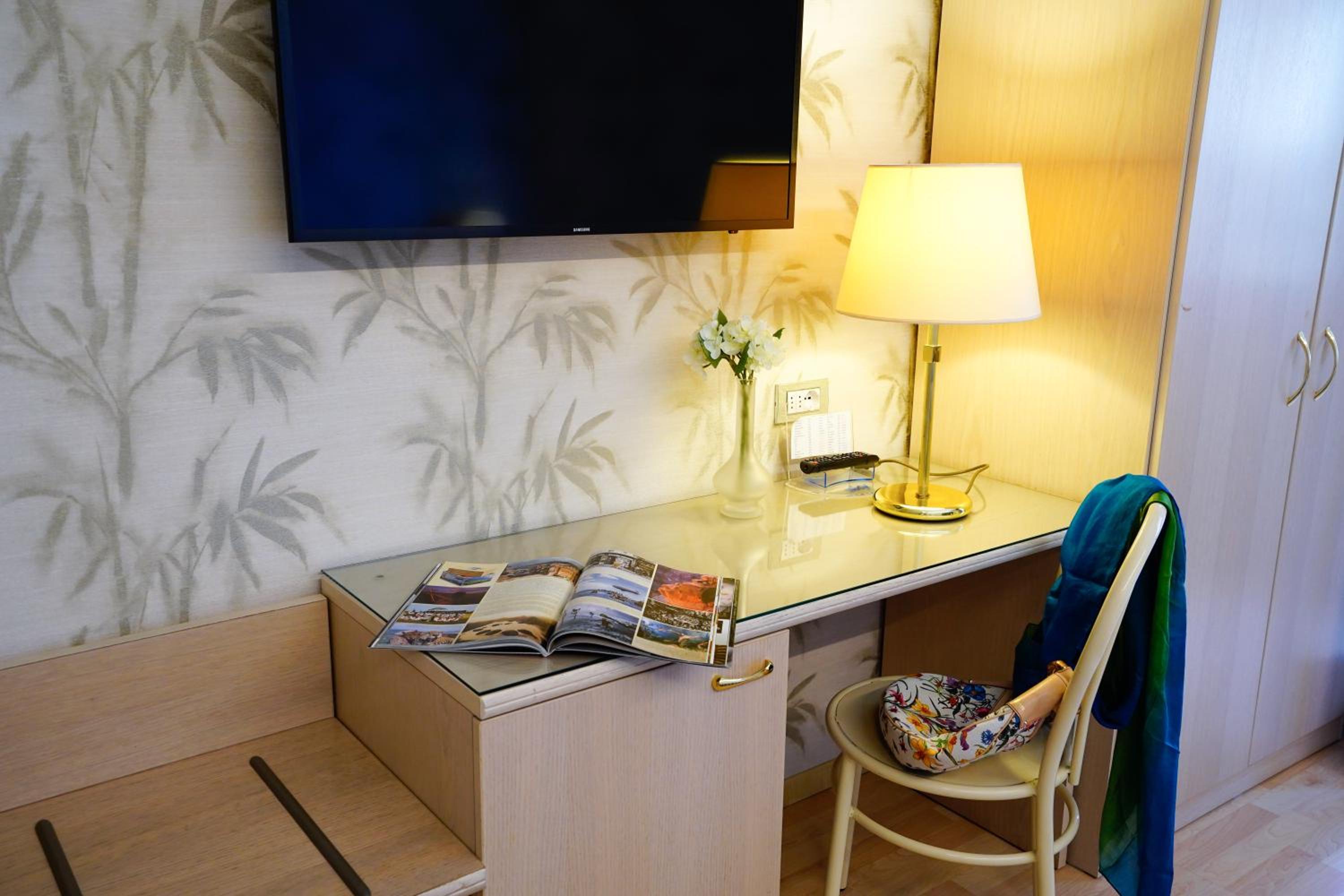 Standard Double Room with Balcony and Partial Sea View - Photo 1