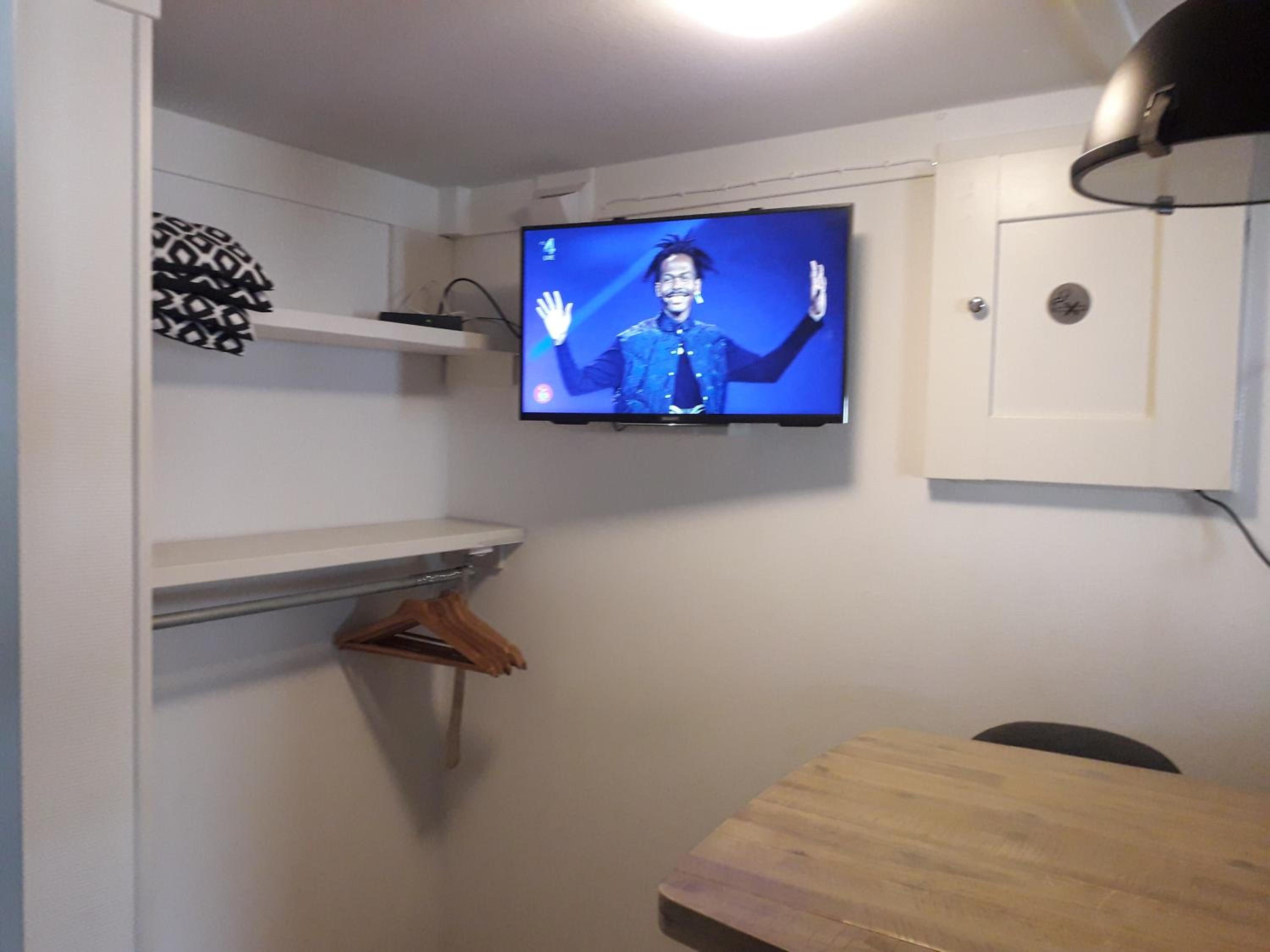 Family Room with Private Bathroom - Photo 1