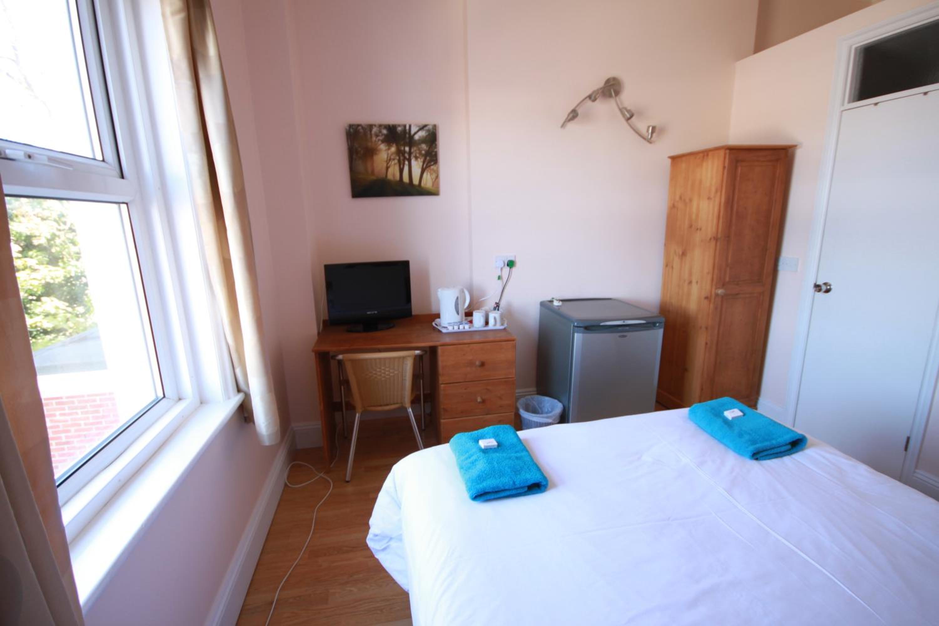 Double Room - Photo 8