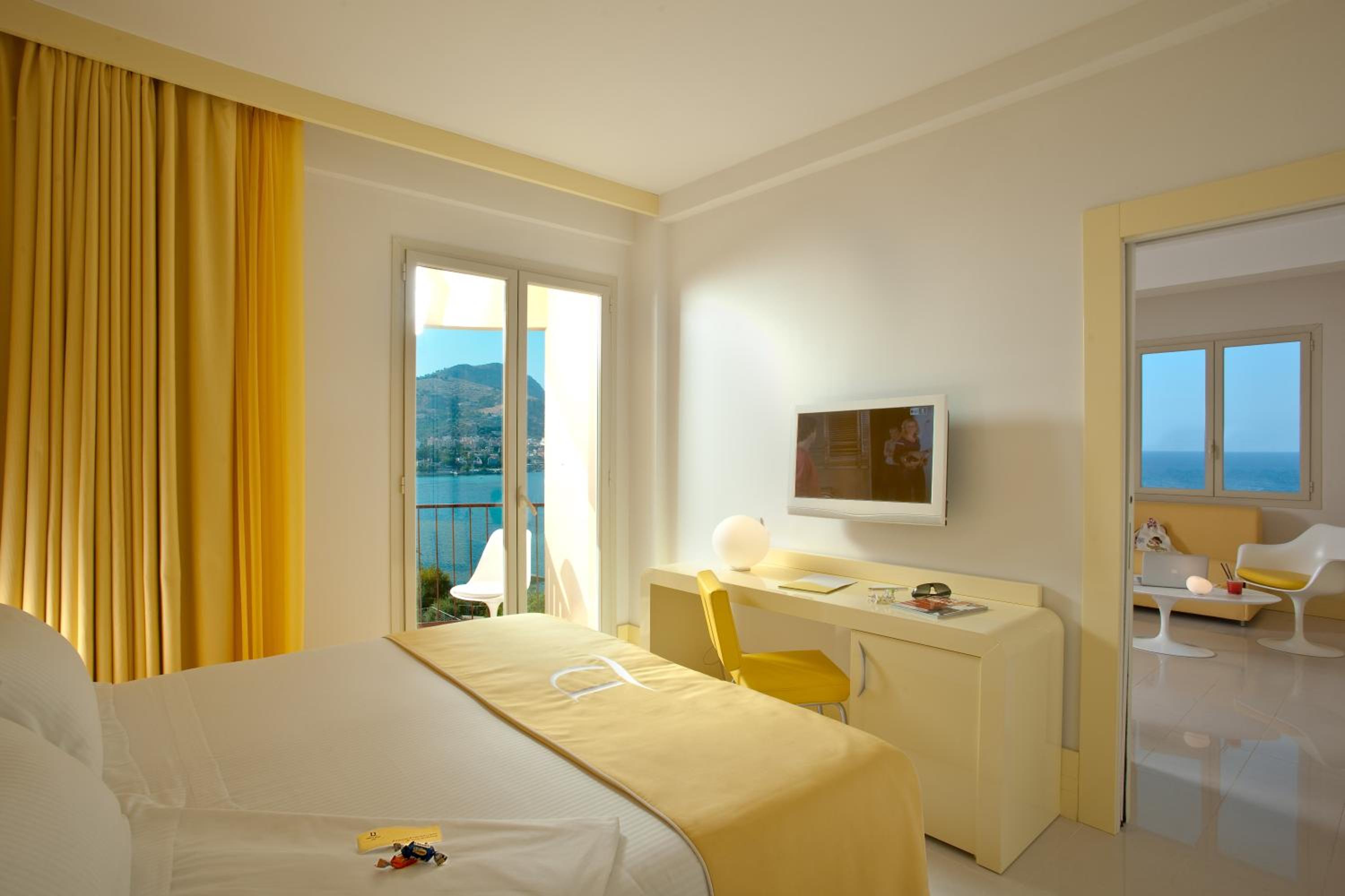 Junior Suite with Sea View - Photo 9