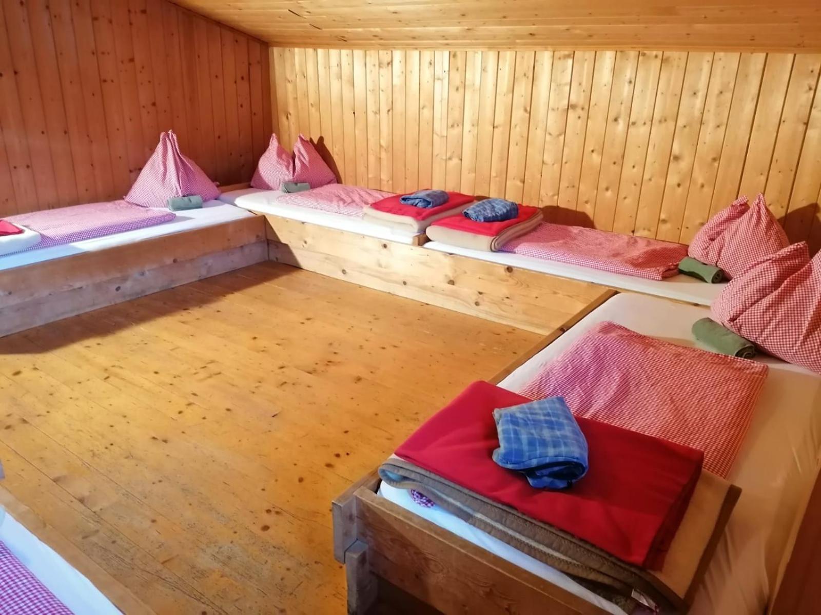 Quintuple Room with Shared Bathroom (Pets Allowed) photo 1