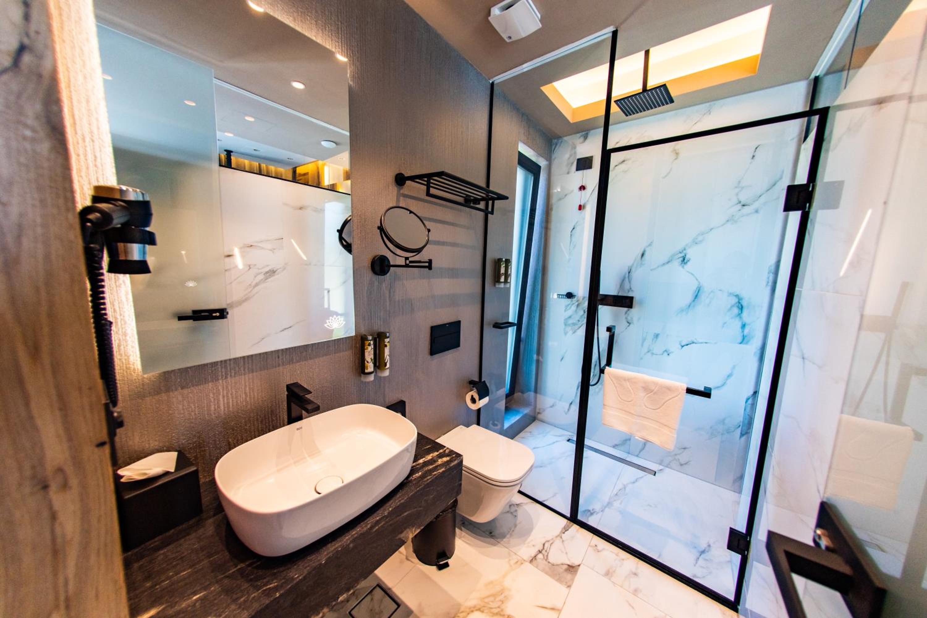 Standard King Room - Photo 3