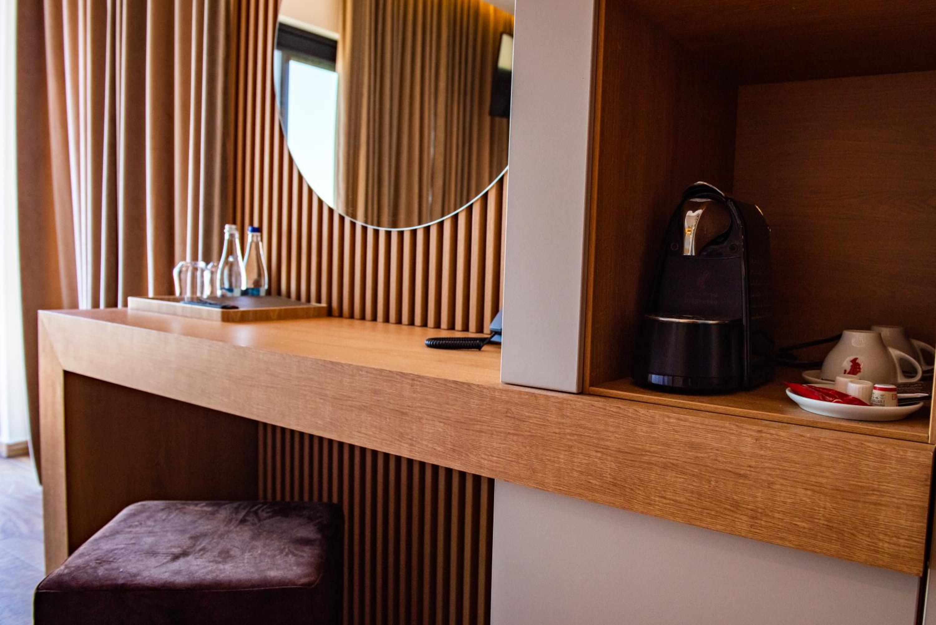 Superior King Room - Photo 6