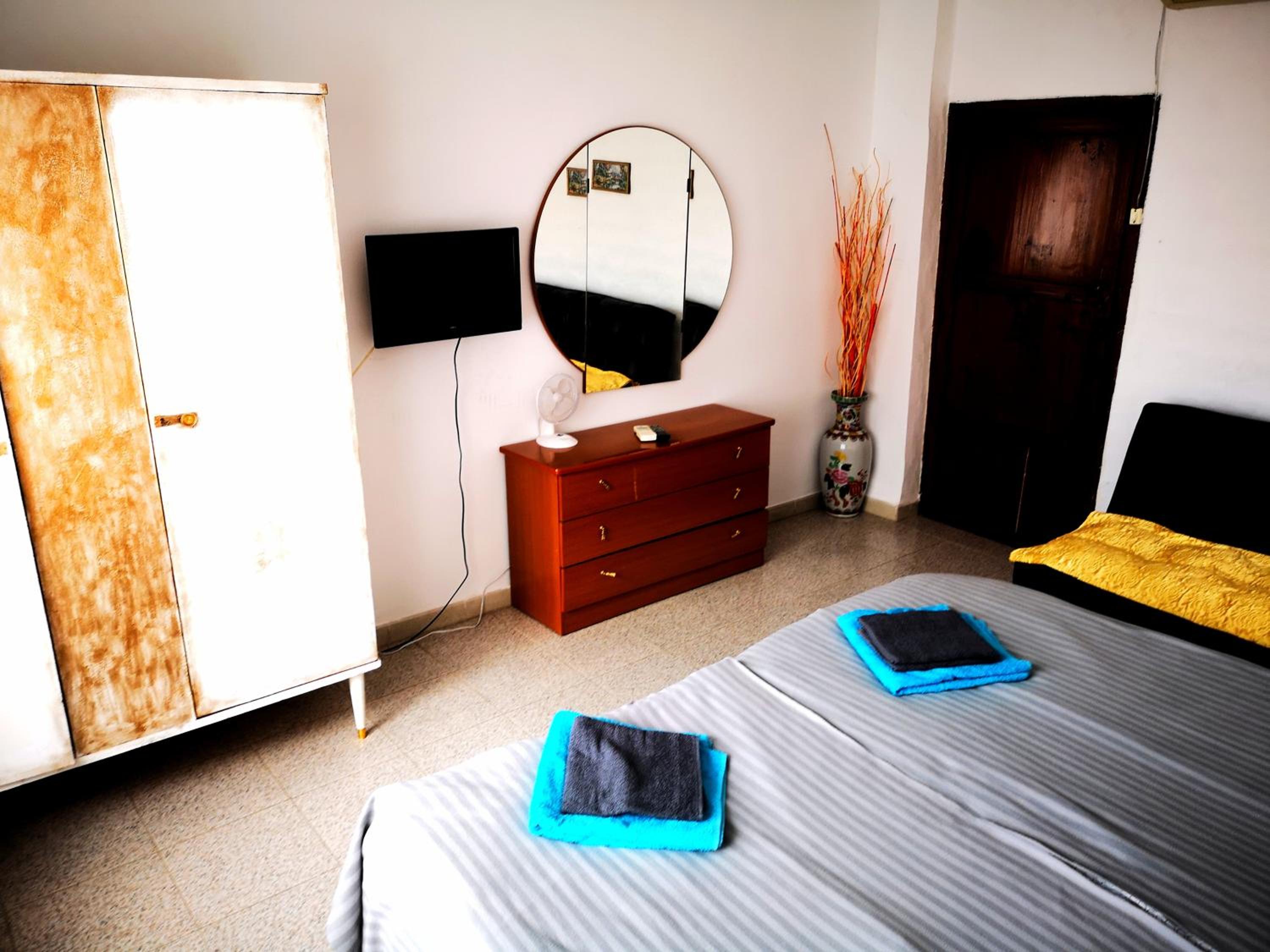 Triple Room With Shared Bathroom photo 2