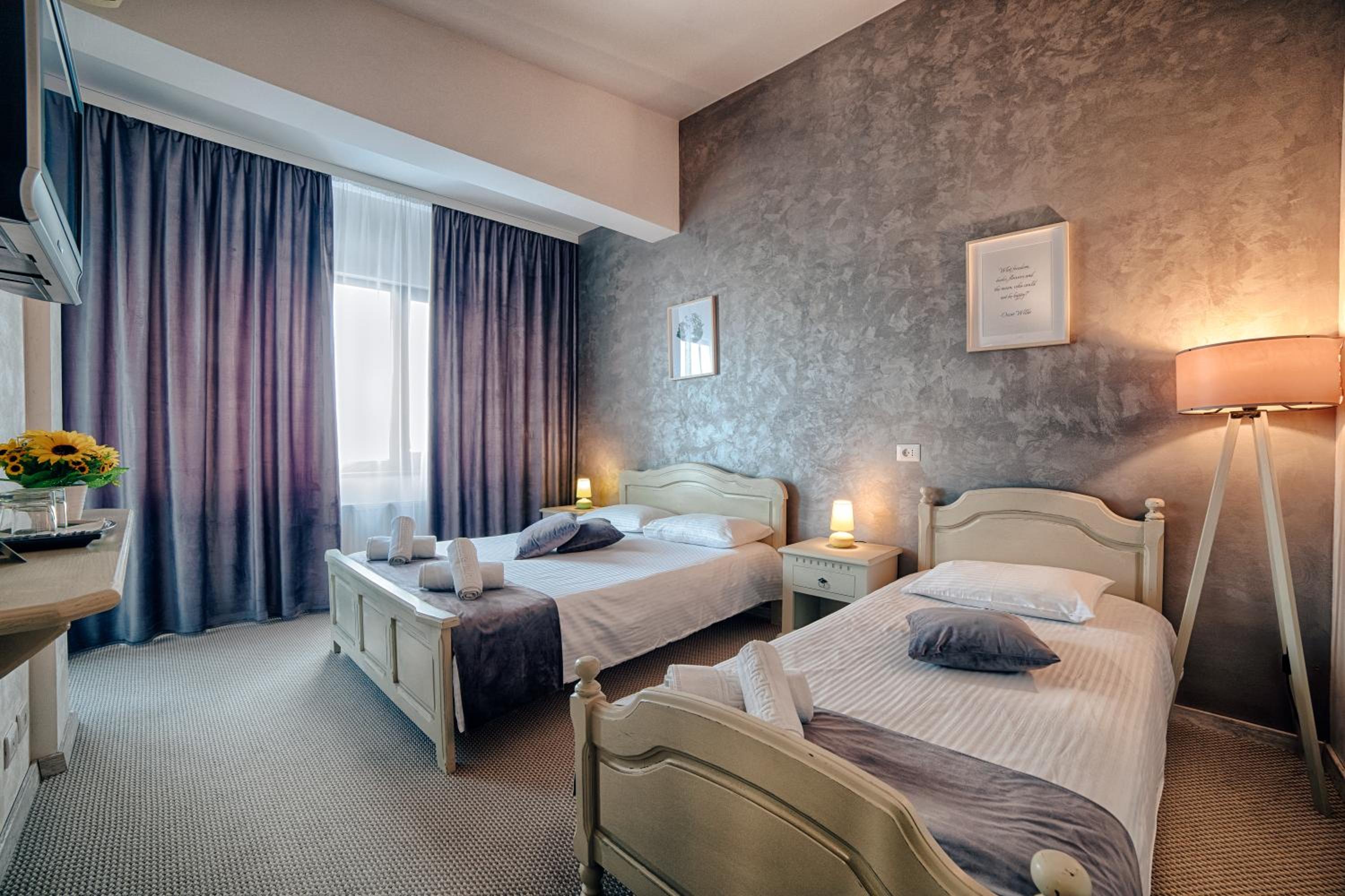 Suite - Photo 5
