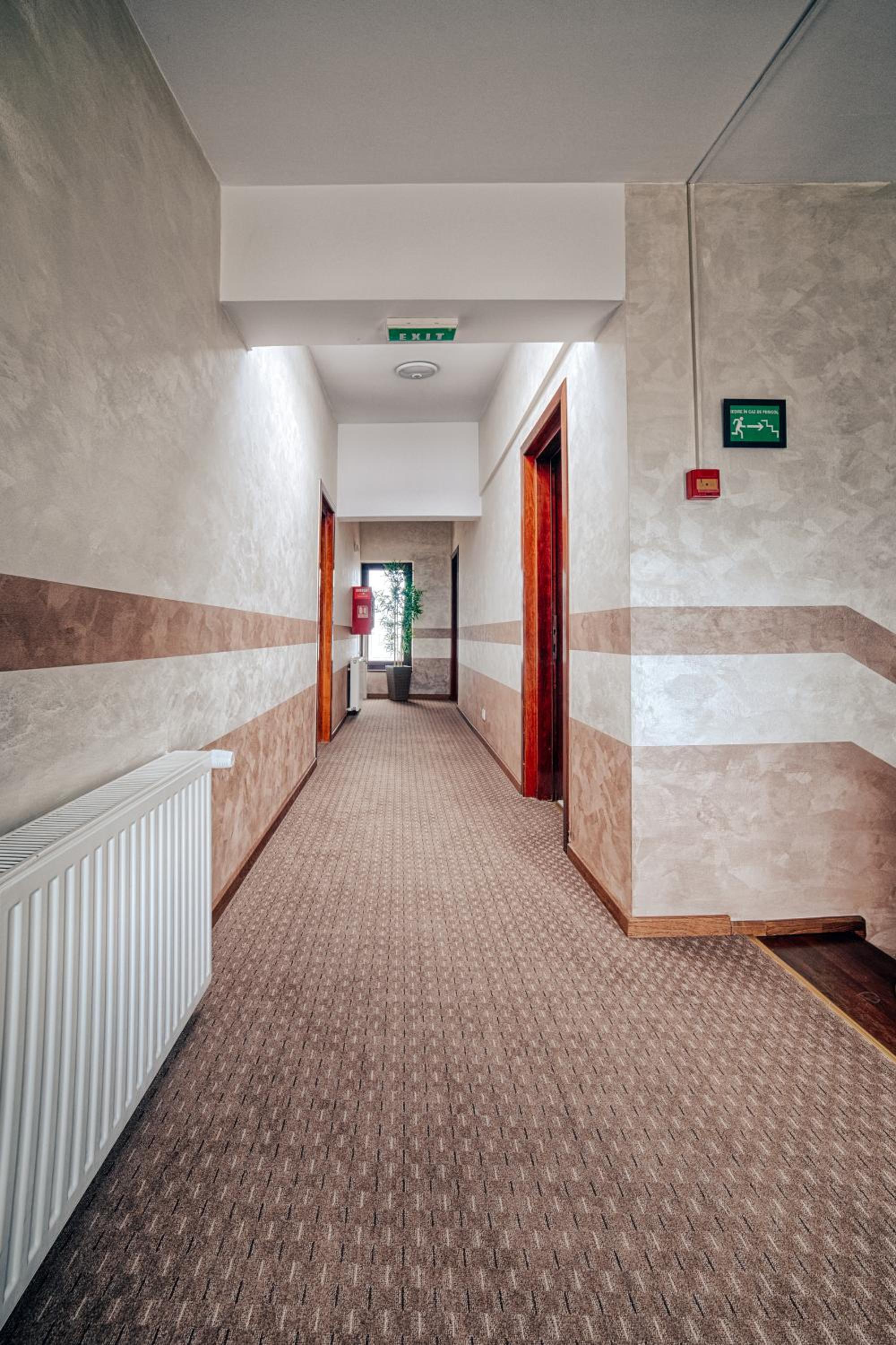 Twin Room - Photo 10