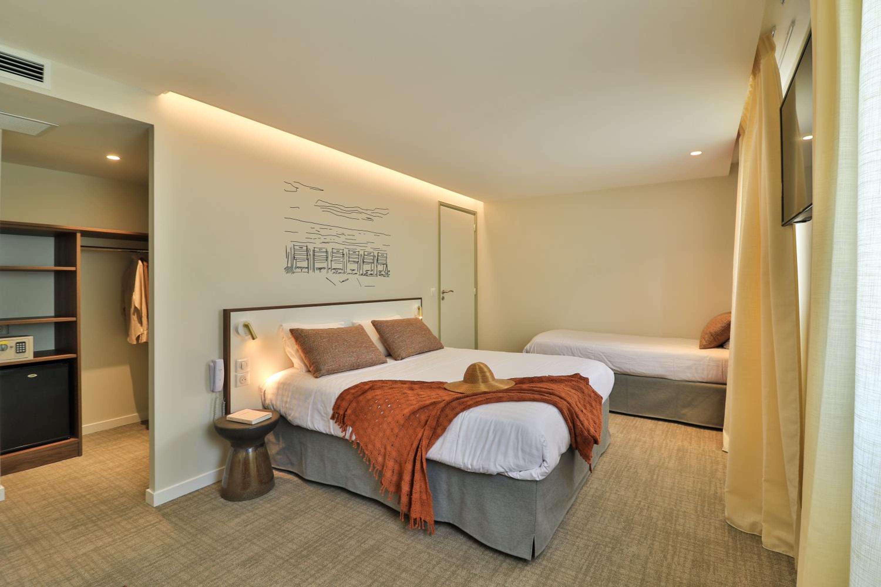 Privilege Family Room - Photo 1