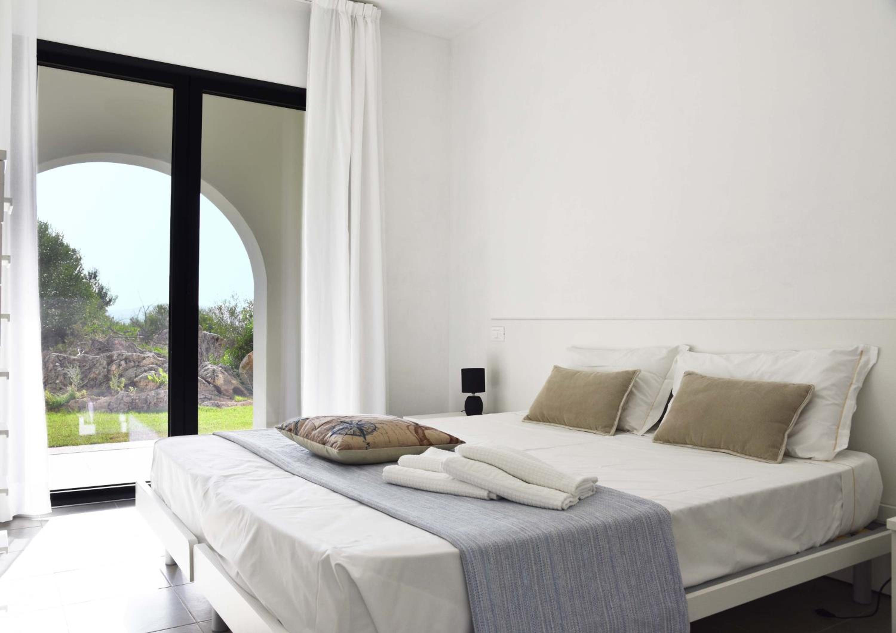One-Bedroom Apartment - Photo 8
