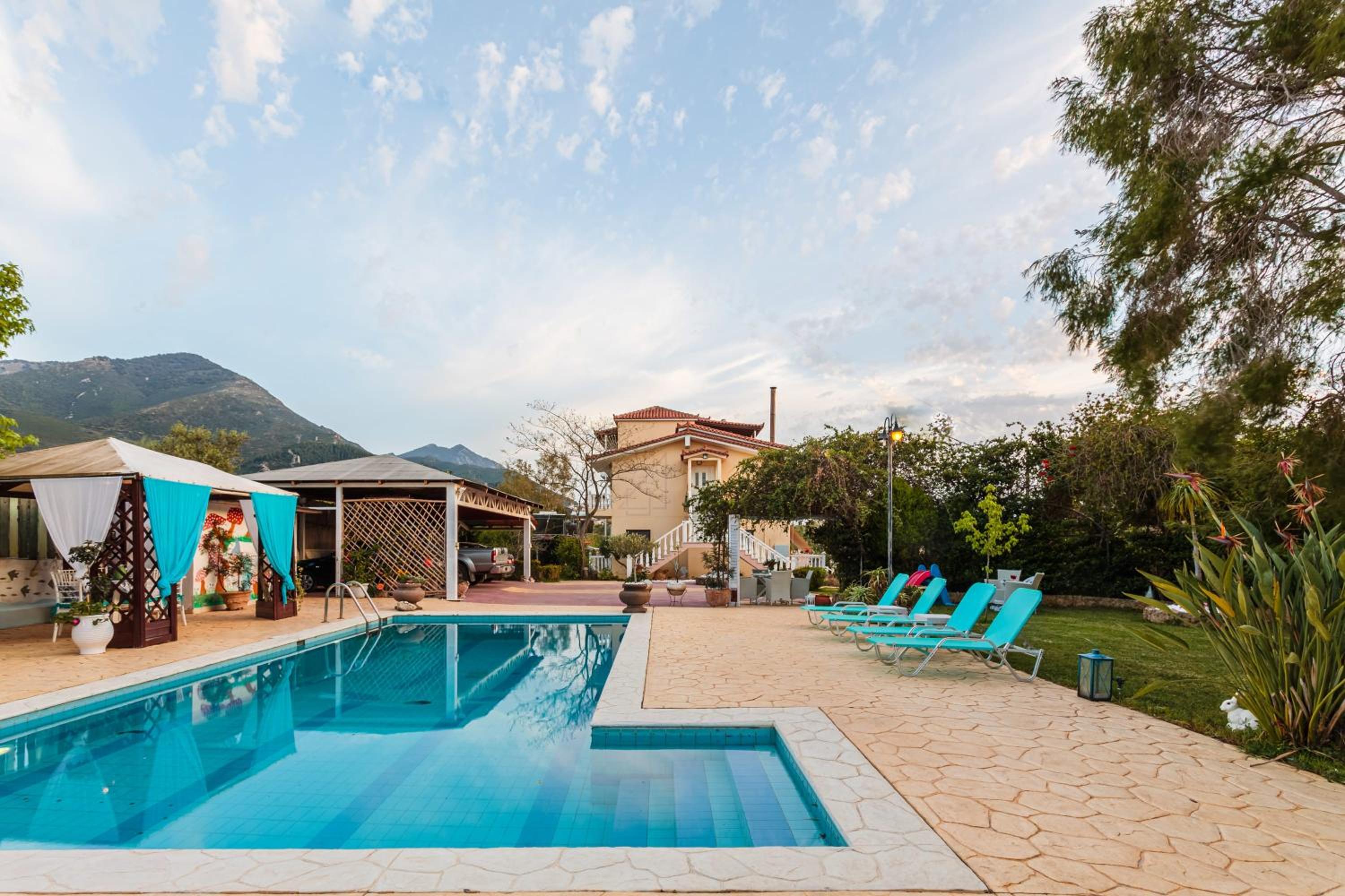 Villa with Private Pool photo 3