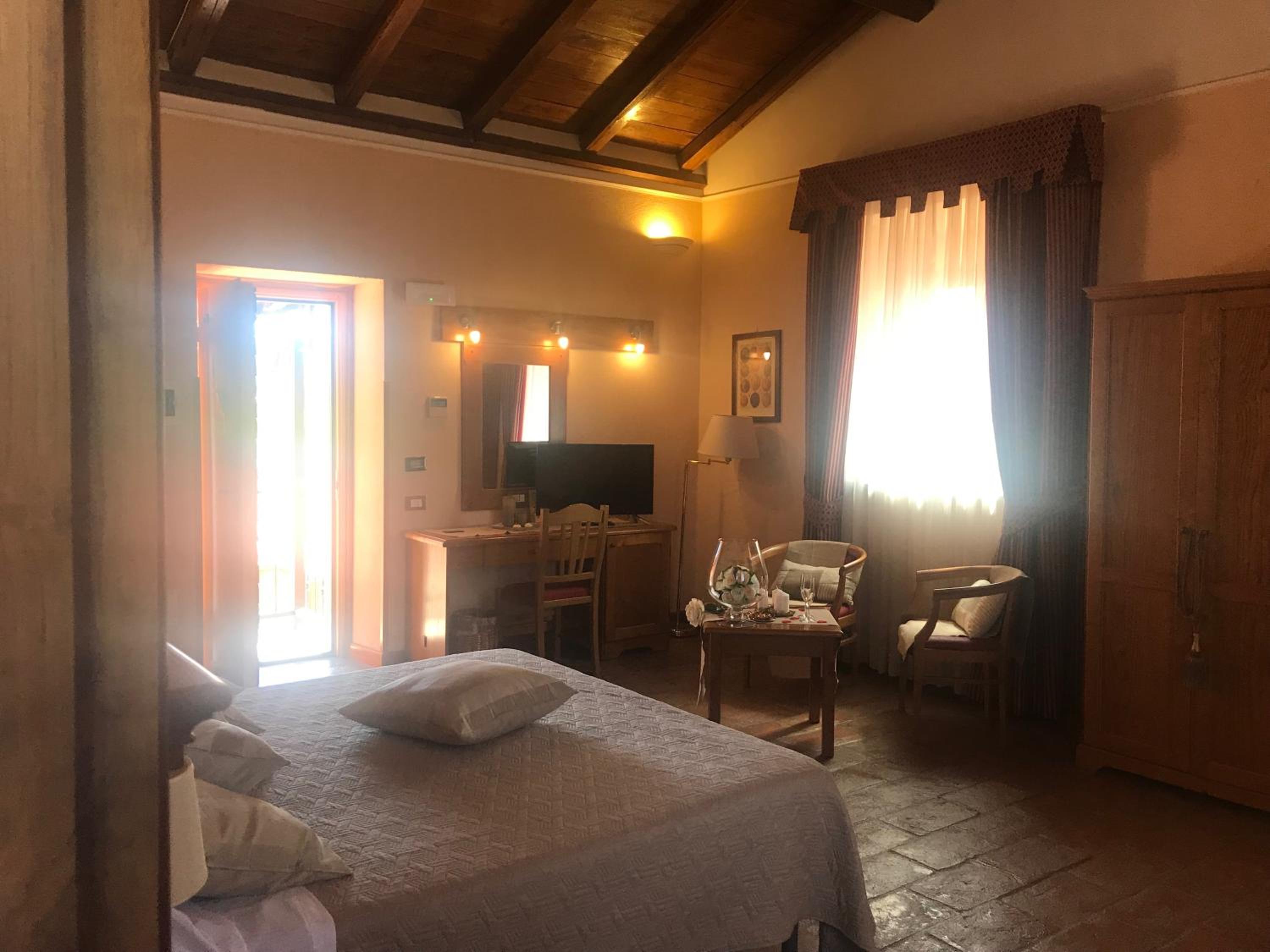 Junior Suite with Garden View - Photo 3