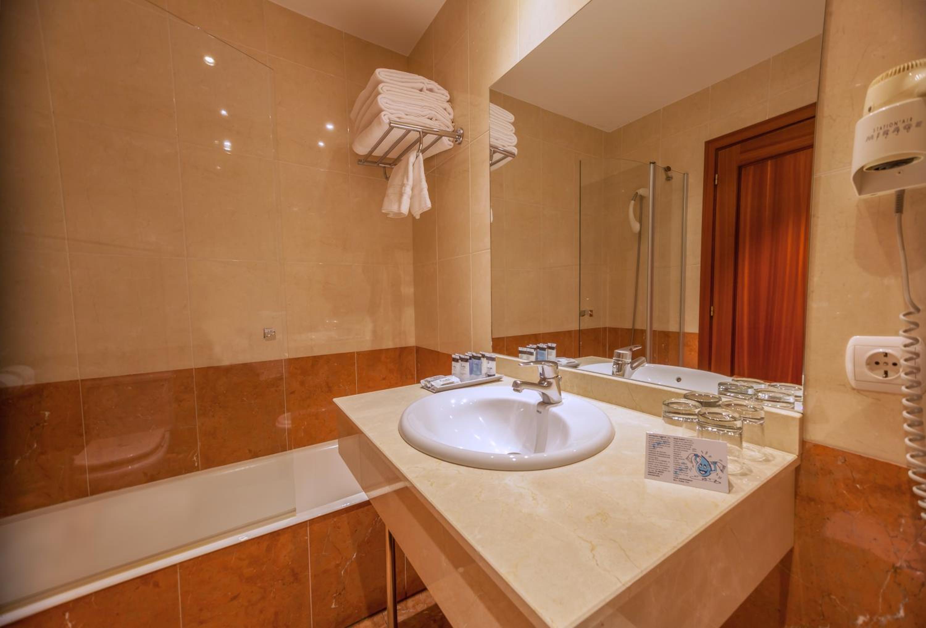 Double Room - Photo 2