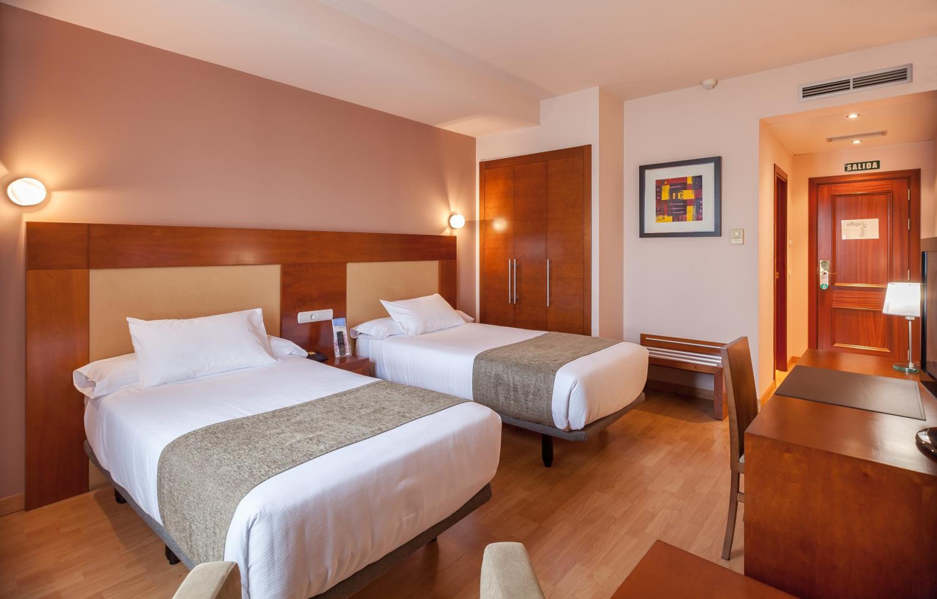 Twin Room - Photo 4